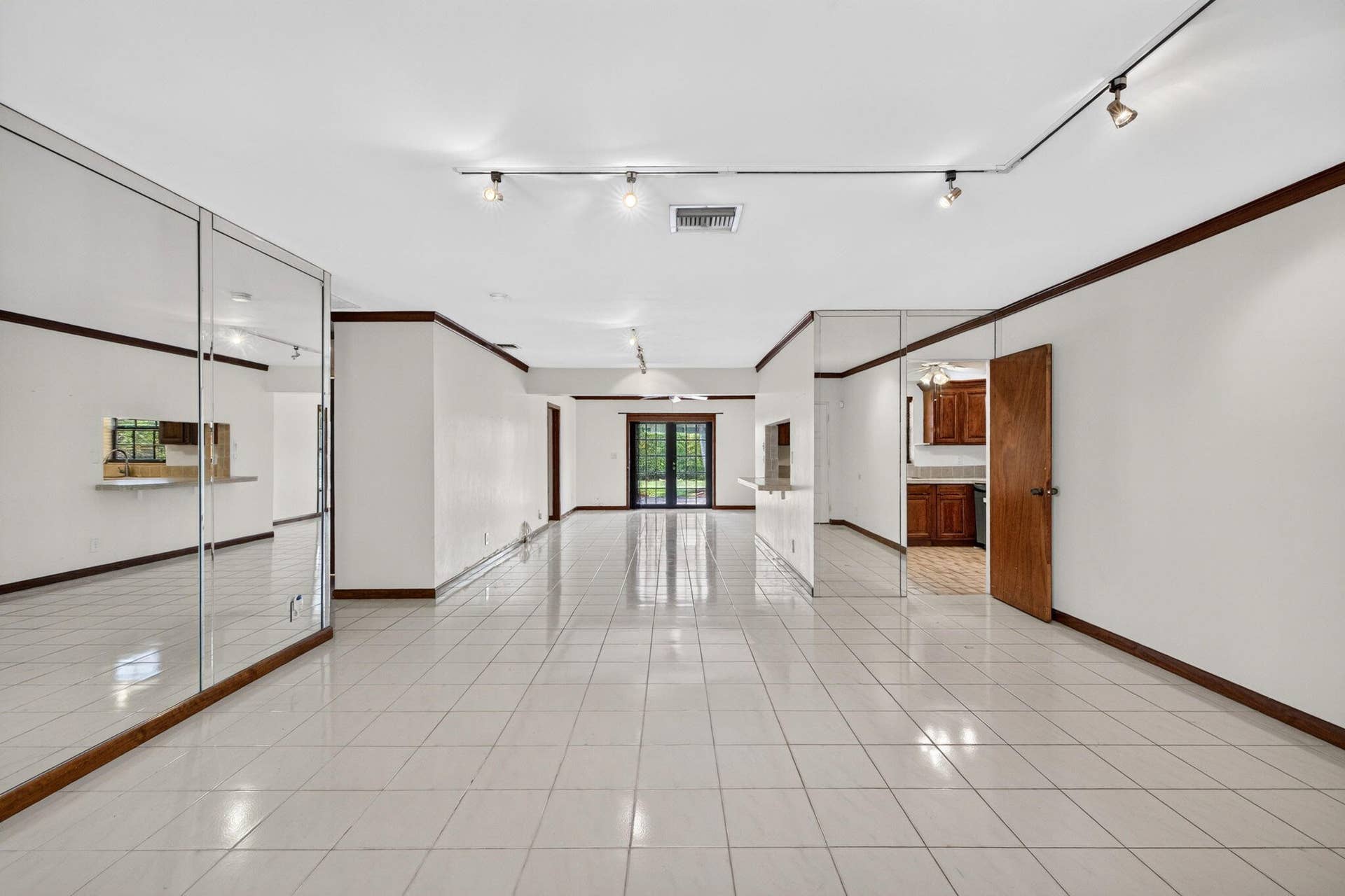 2060 Tropic Isle, Lauderdale-By-The-Sea, Lauderdale By The Sea, FL 33062 7-web-or-mls-699A1582