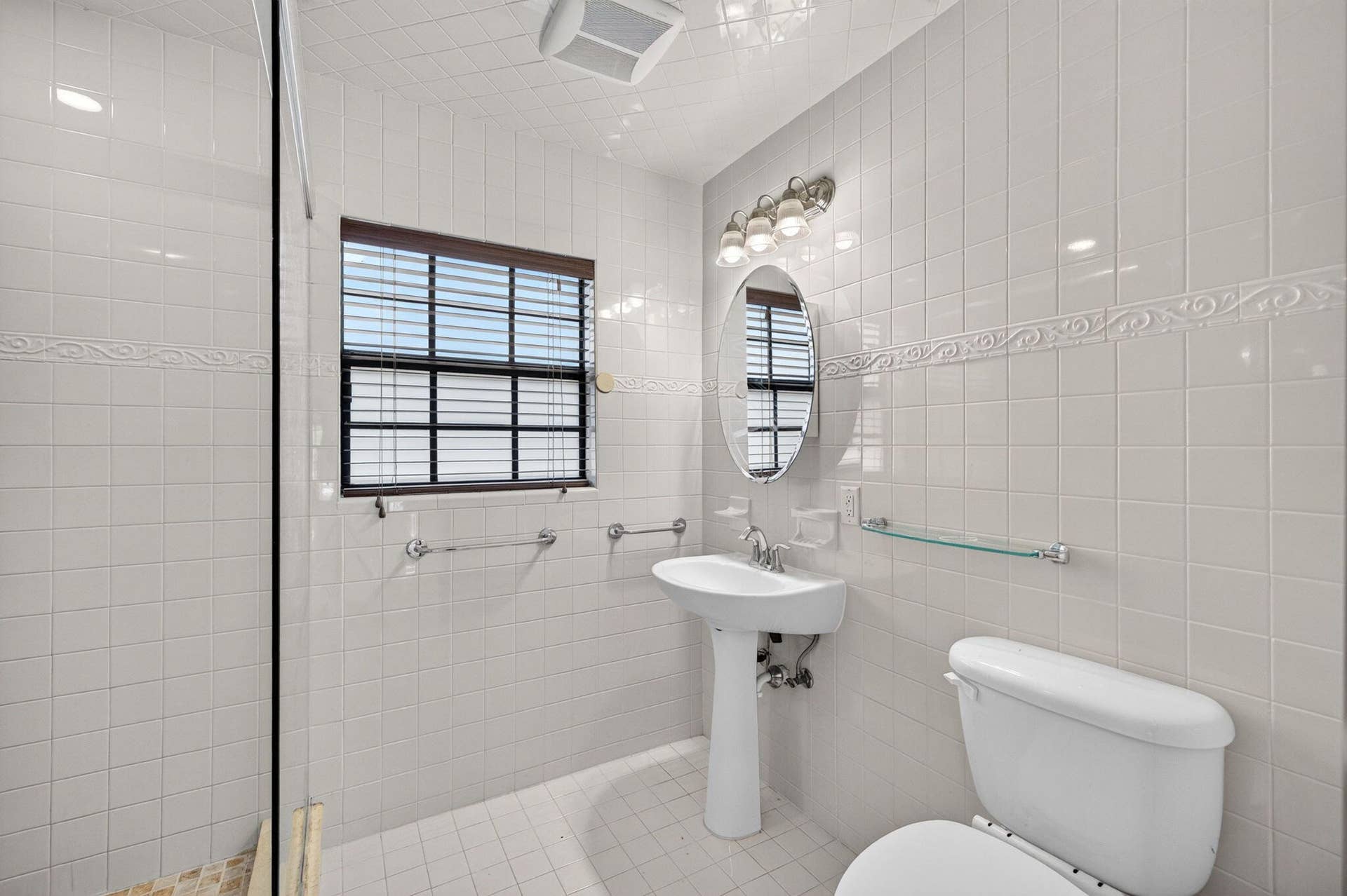 2060 Tropic Isle, Lauderdale-By-The-Sea, Lauderdale By The Sea, FL 33062 25-web-or-mls-699A1716