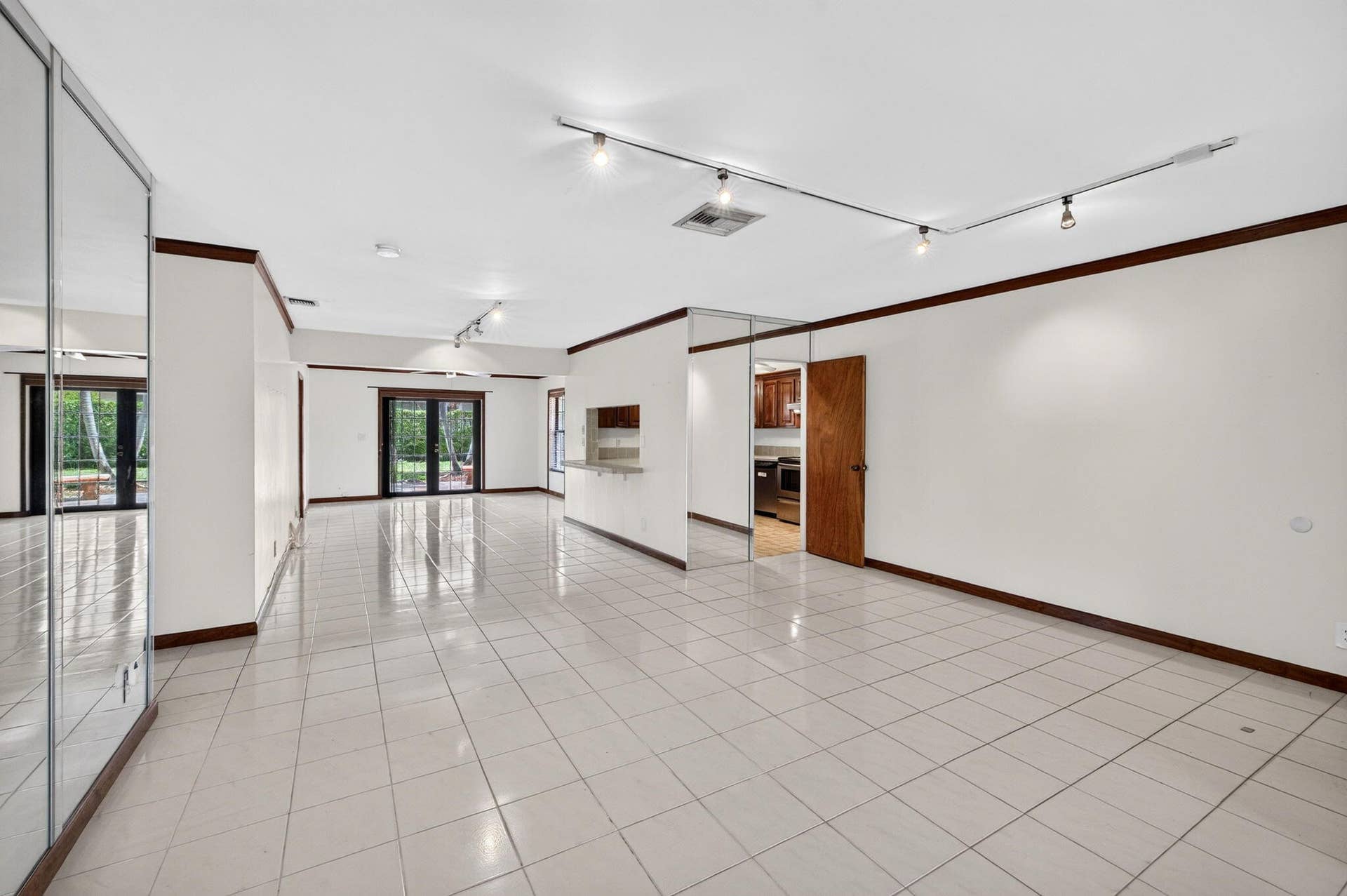 2060 Tropic Isle, Lauderdale-By-The-Sea, Lauderdale By The Sea, FL 33062 40-web-or-mls-699A1835