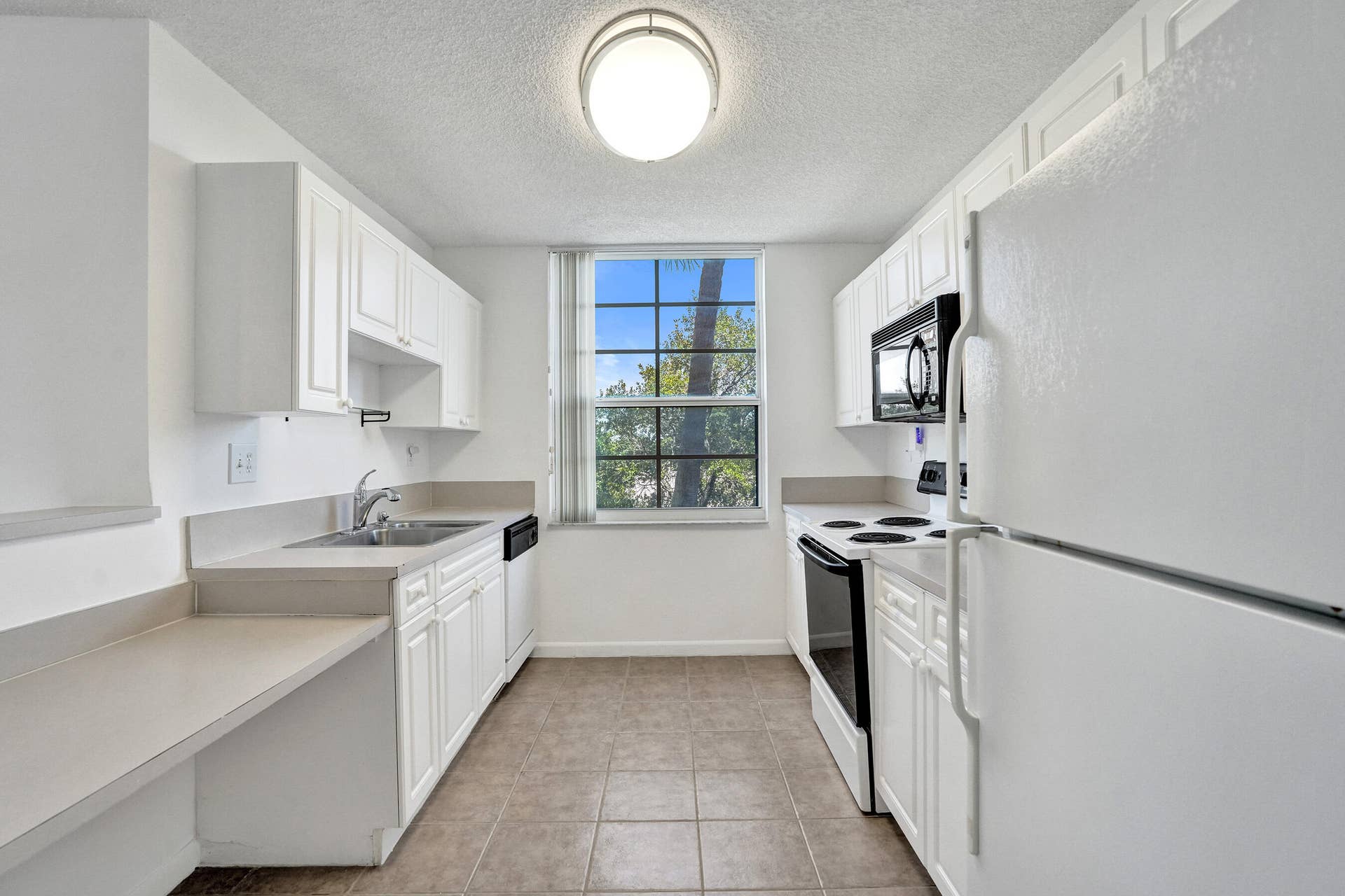 520 SE 5 Avenue, #1203, Fort Lauderdale, FL 33301 Kitchen