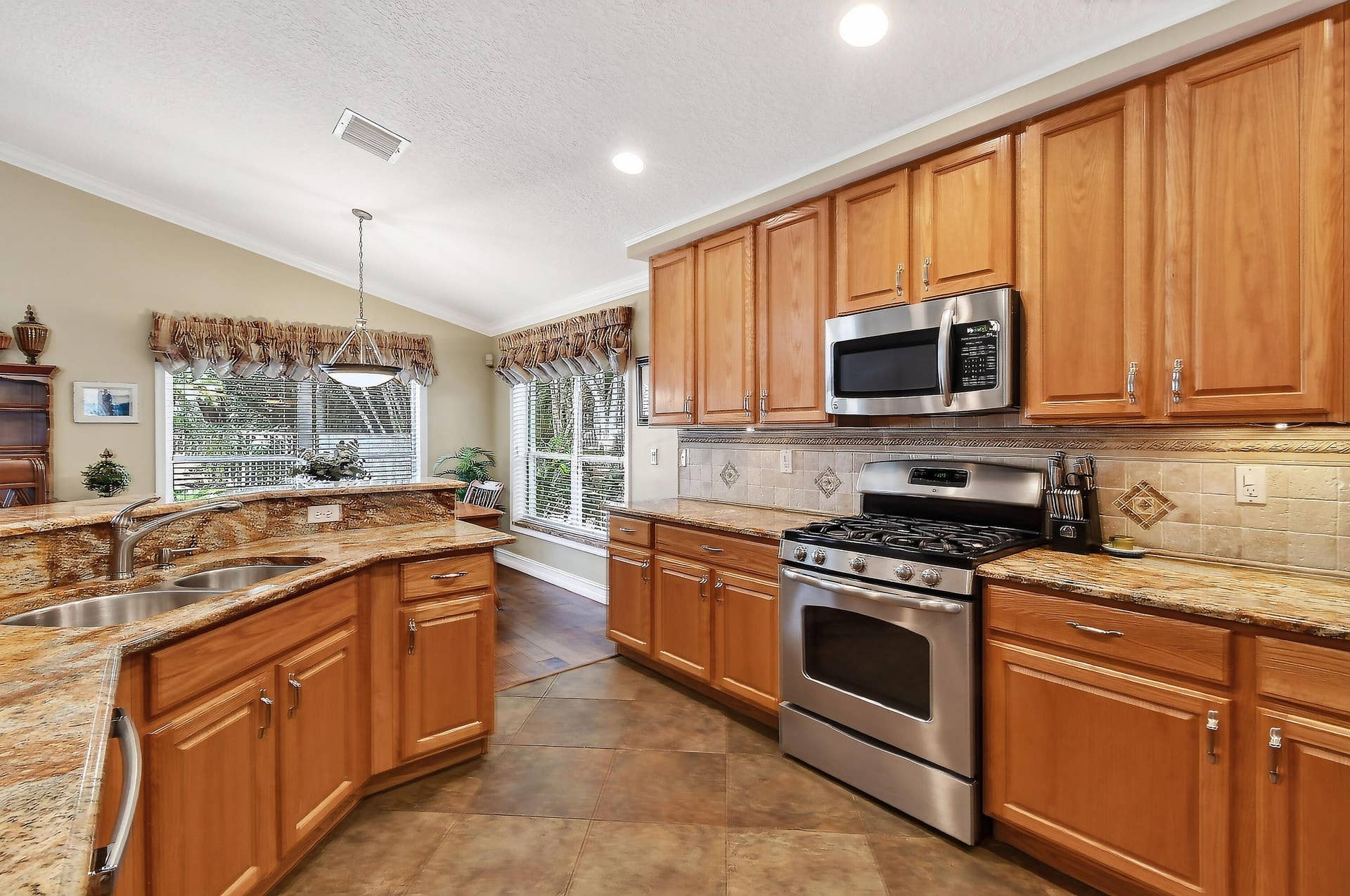 276 Swan Lane, Jupiter, FL 33458 Large Open Kitchen