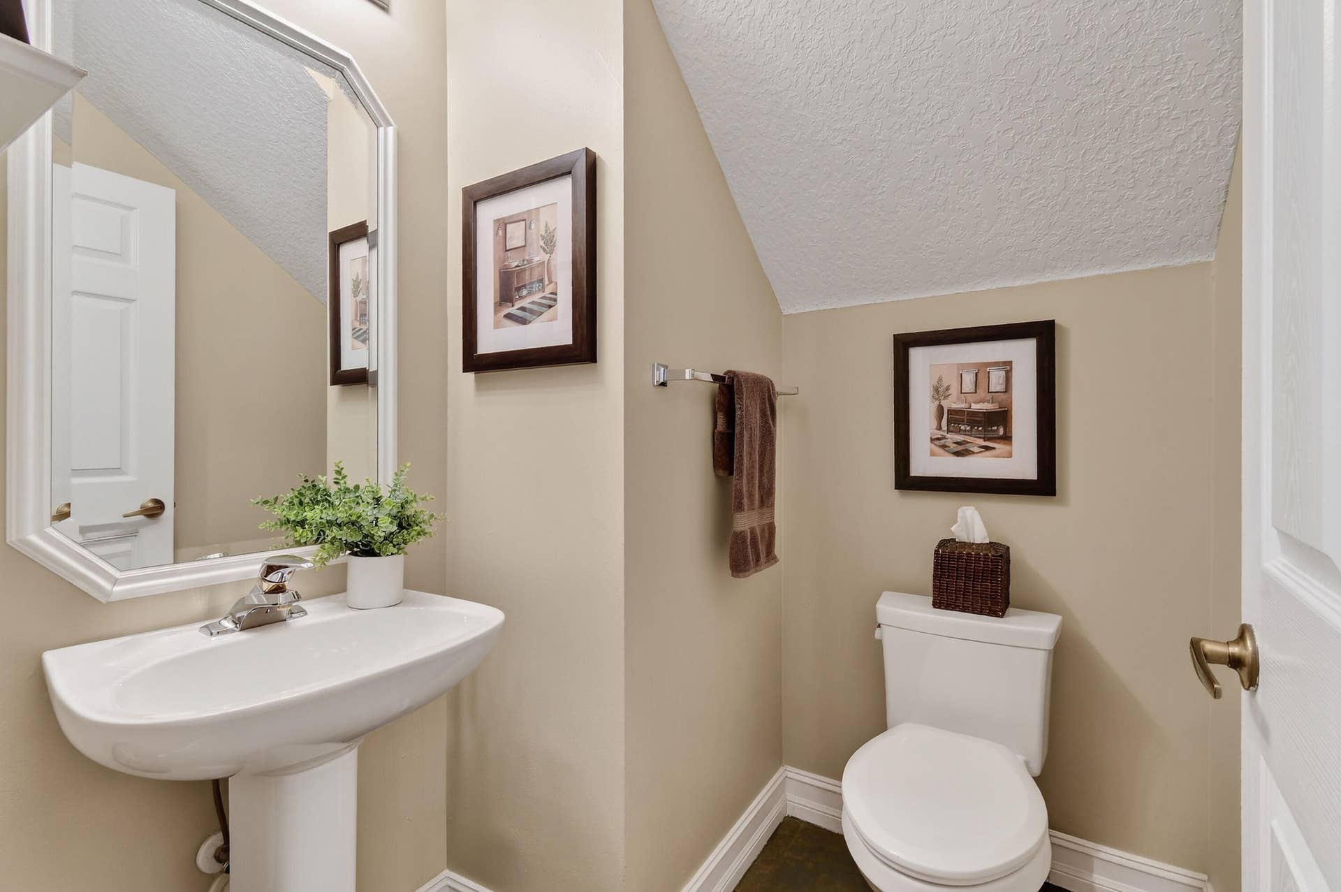 276 Swan Lane, Jupiter, FL 33458 Half Bath