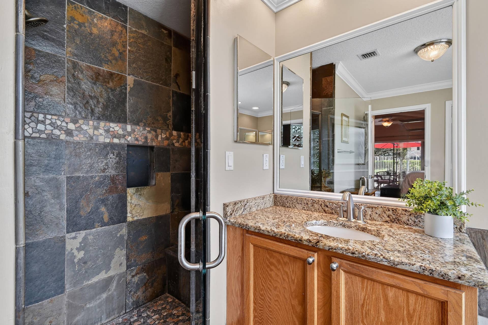 276 Swan Lane, Jupiter, FL 33458 Primary Shower