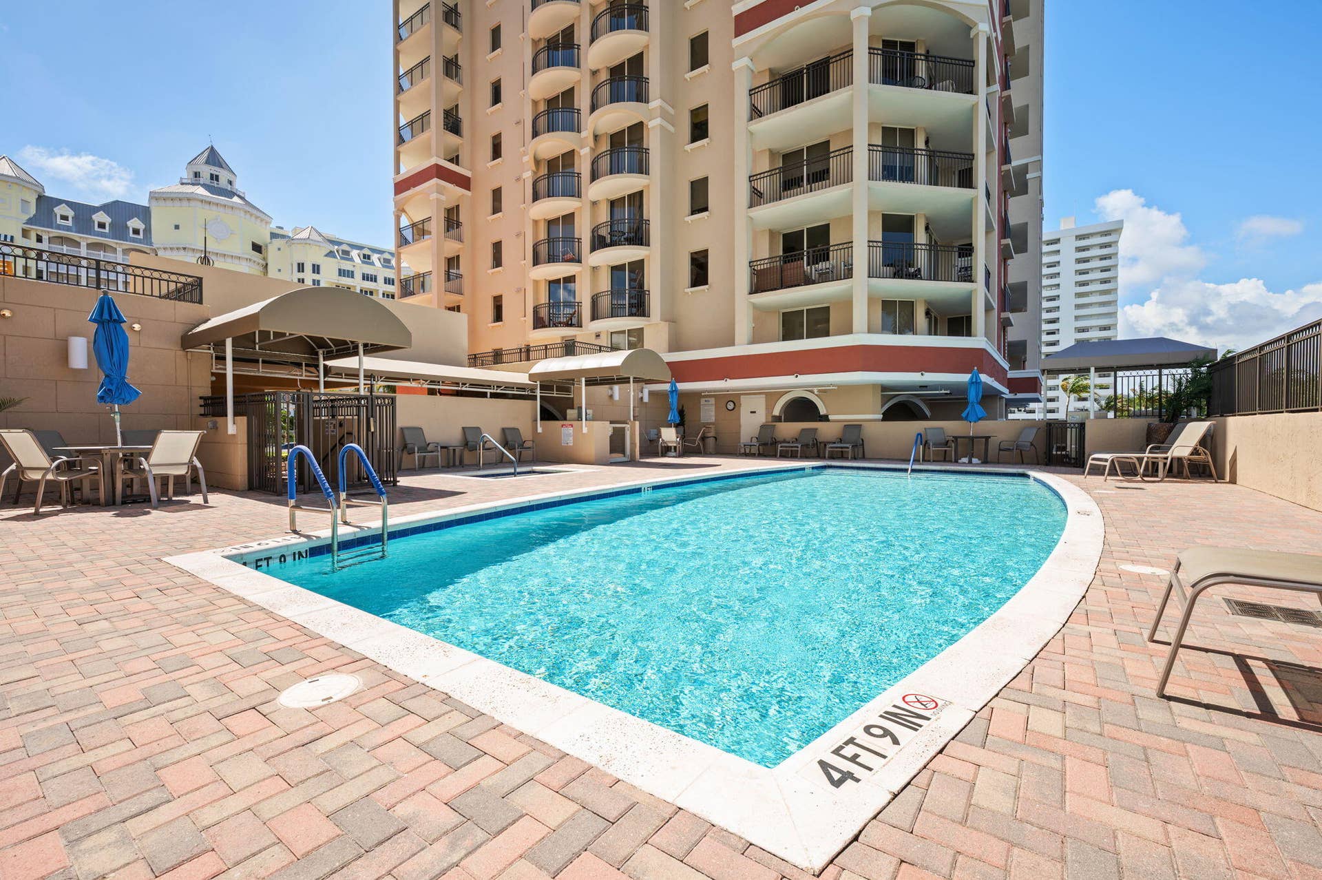 28-web-or-mls-2001-n-ocean-blvd-304