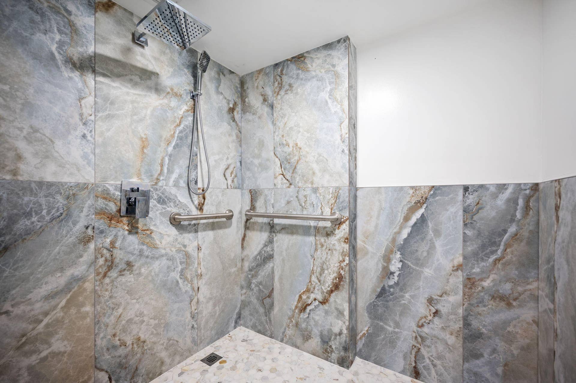 27-web-or-mls-2001-n-ocean-blvd-304