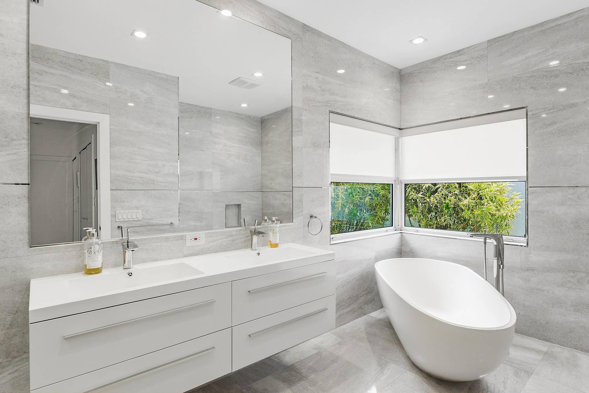 17771 Foxborough Lane, Boca Raton, FL 33496 her bathroom