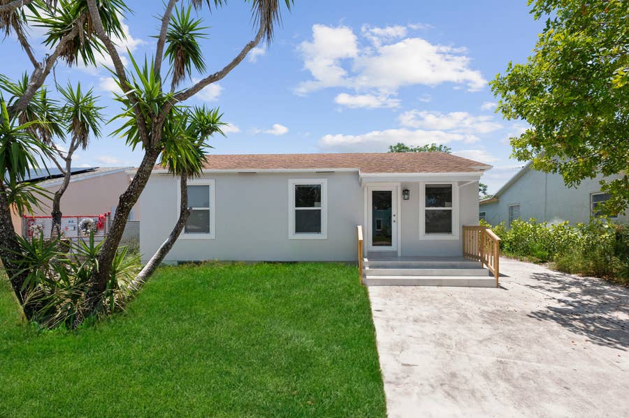 Property photo for 720 Mcintosh Street, West Palm Beach, FL
