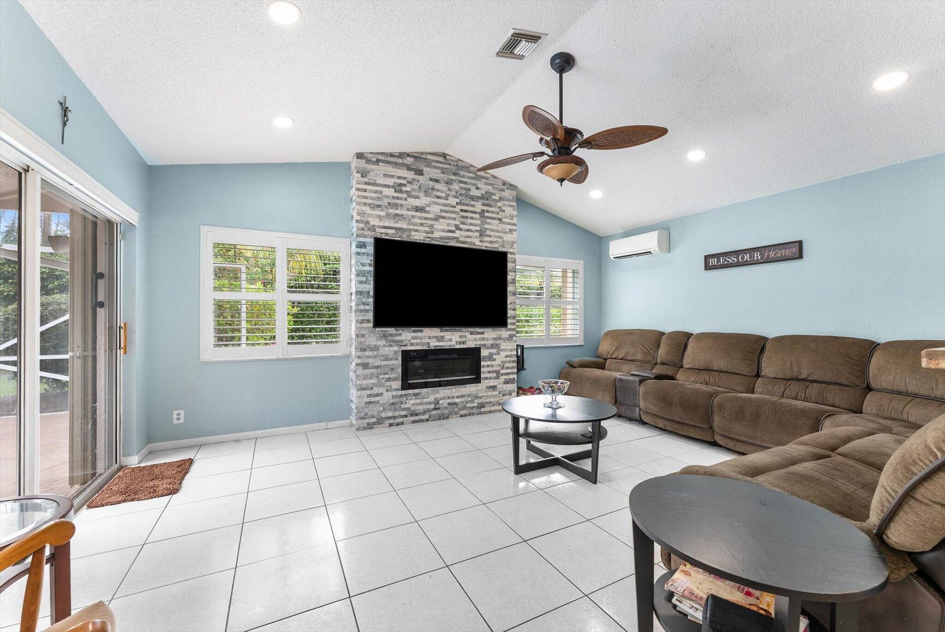 10327 NW 50th Street, Coral Springs, FL 33076 19-19