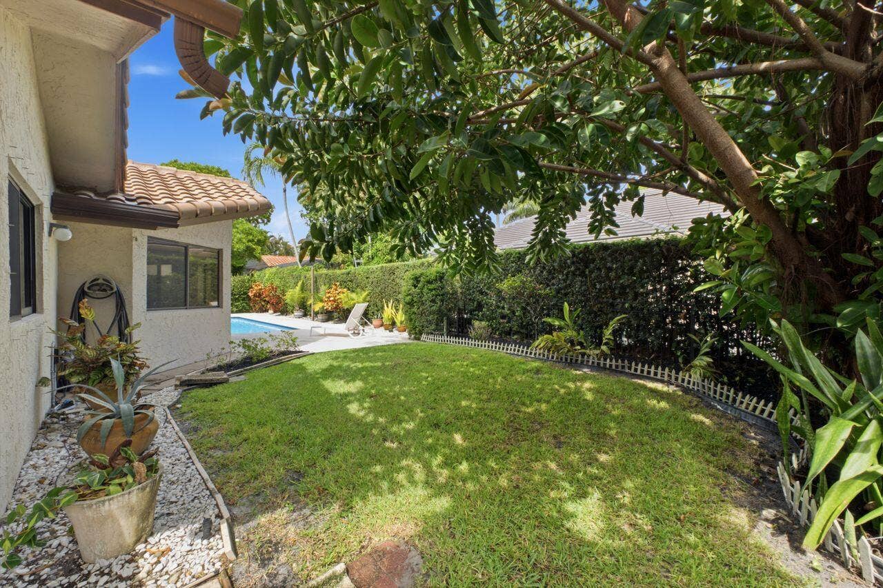 2719_Oak_Tree_Ln_046