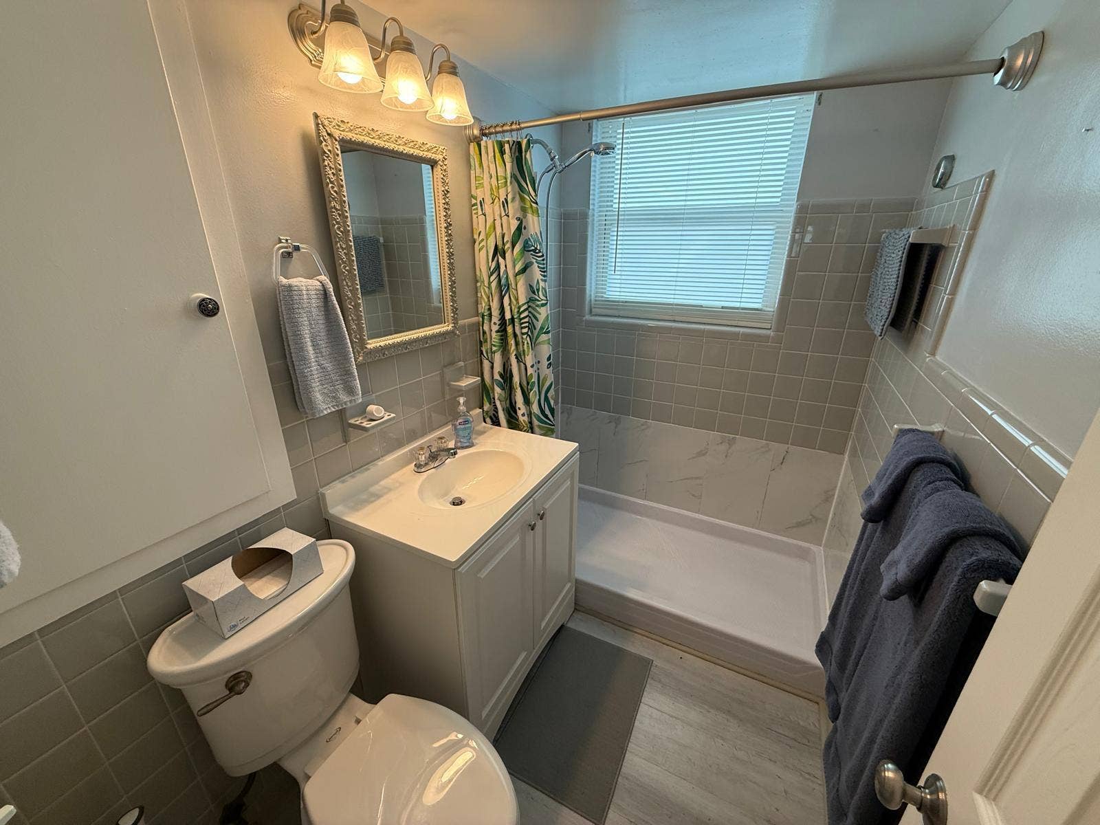 700 Antioch Avenue, #9, Fort Lauderdale, Fort Lauderdale, FL 33304 Bathroom