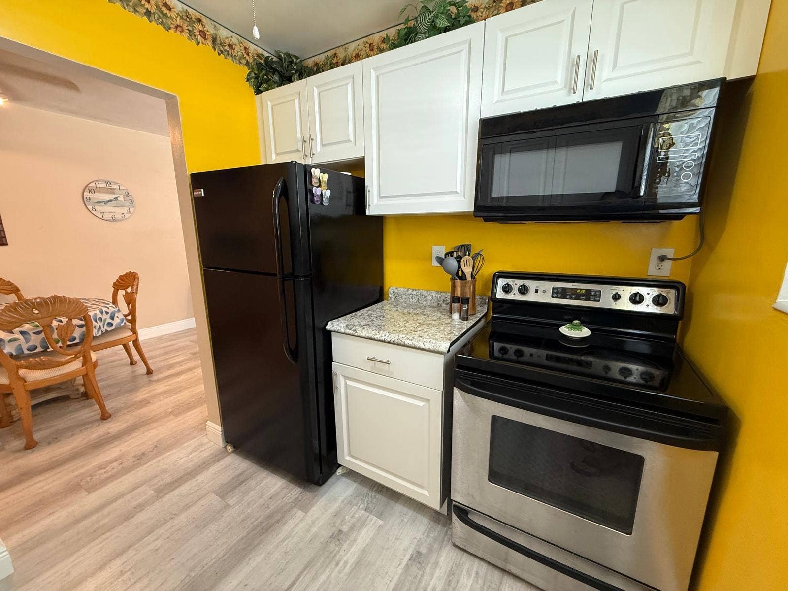 700 Antioch Avenue, #9, Fort Lauderdale, Fort Lauderdale, FL 33304 Kitchen