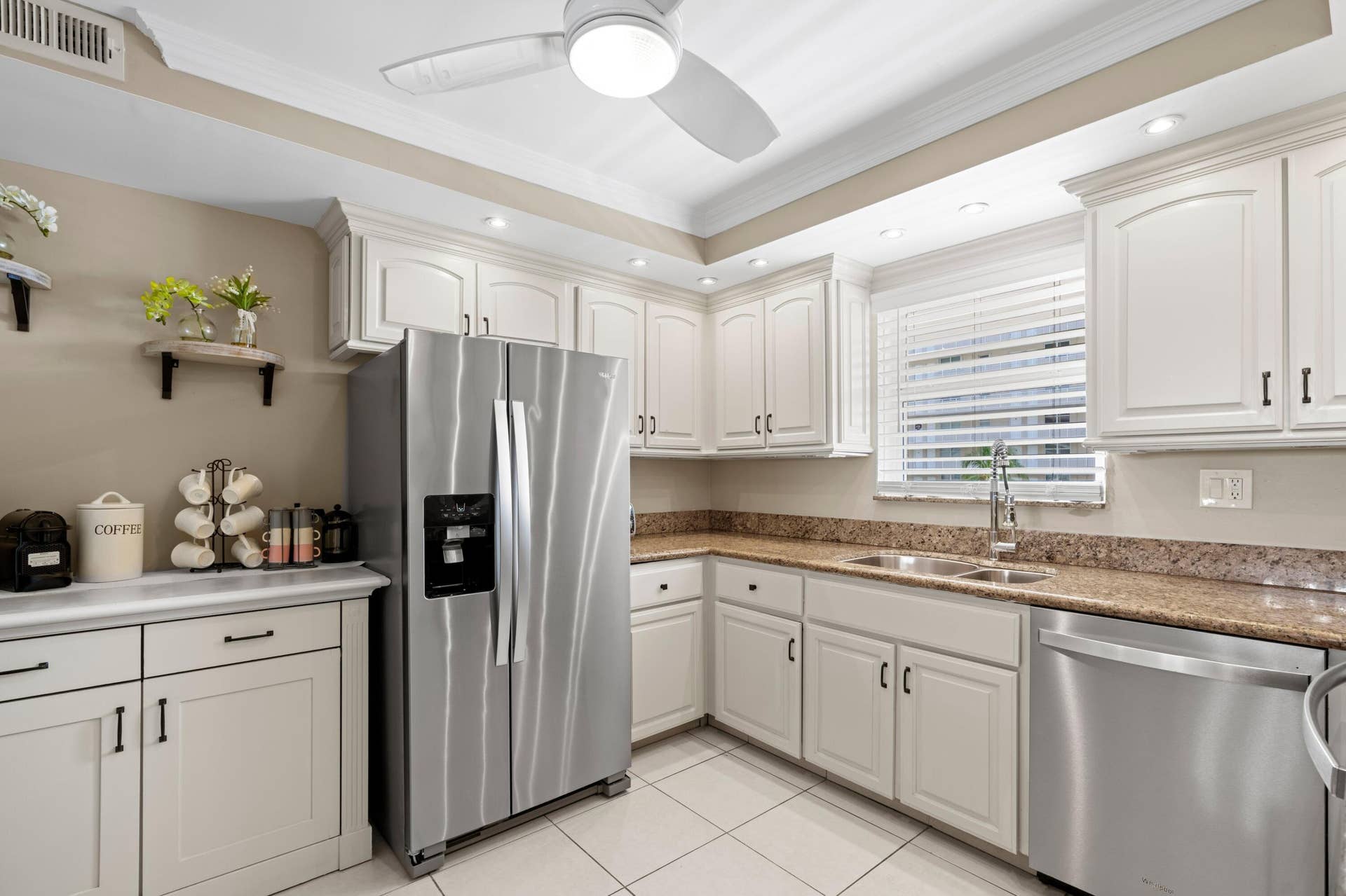 1050 Hillsboro Mile, #403w, Hillsboro Beach, FL 33062 Kitchen