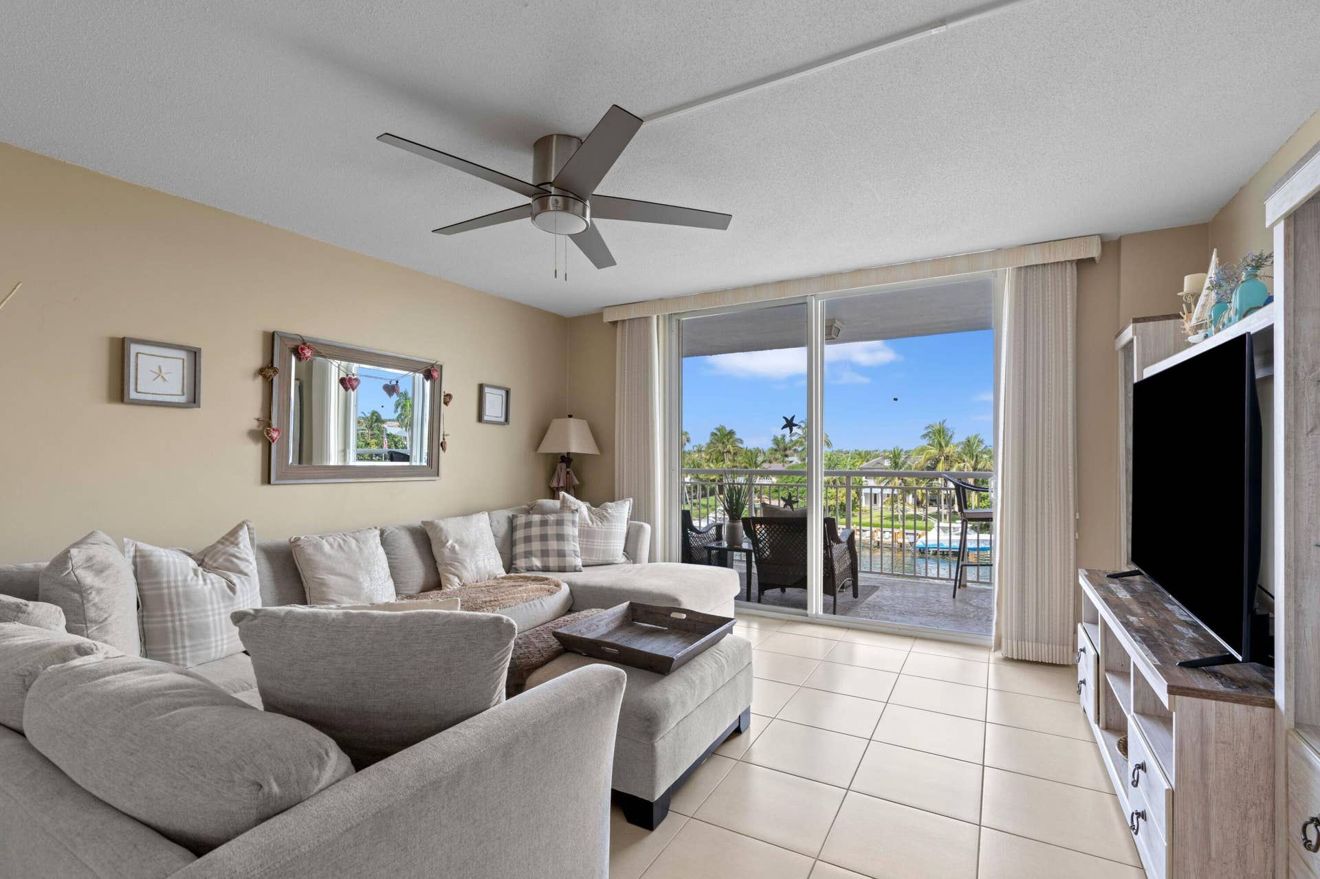 1050 Hillsboro Mile, #403w, Hillsboro Beach, FL 33062 Living Area