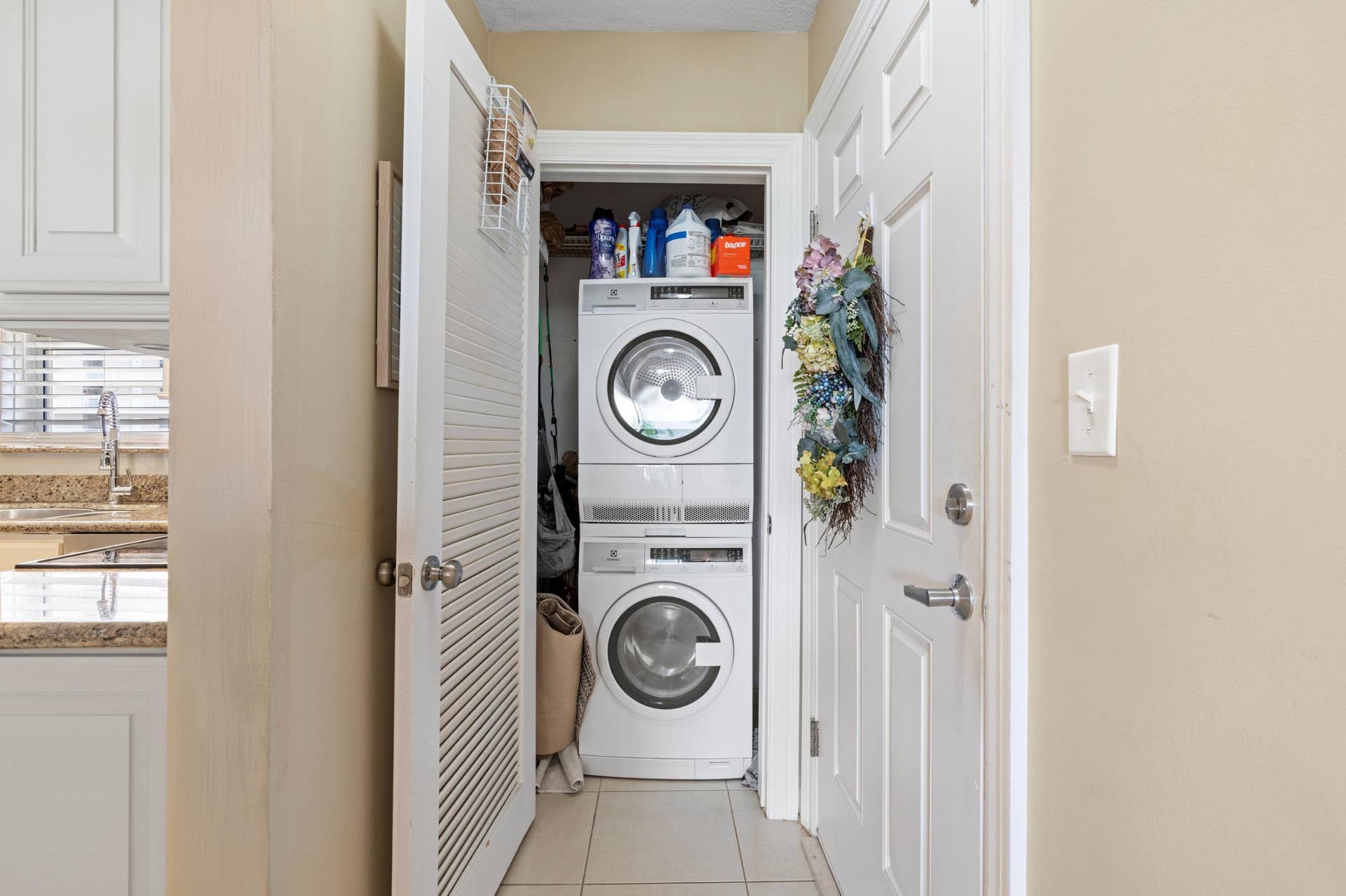 1050 Hillsboro Mile, #403w, Hillsboro Beach, FL 33062 Laundry Closet