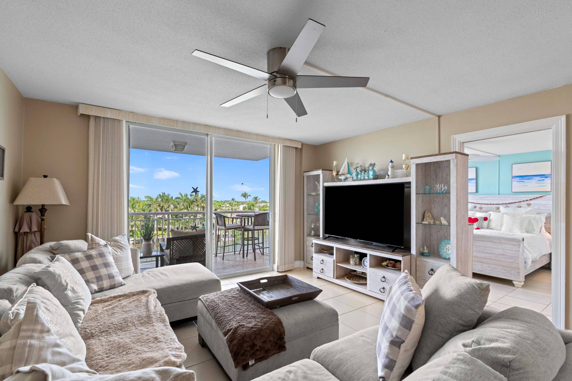 1050 Hillsboro Mile, #403w, Hillsboro Beach, FL 33062 Living Area