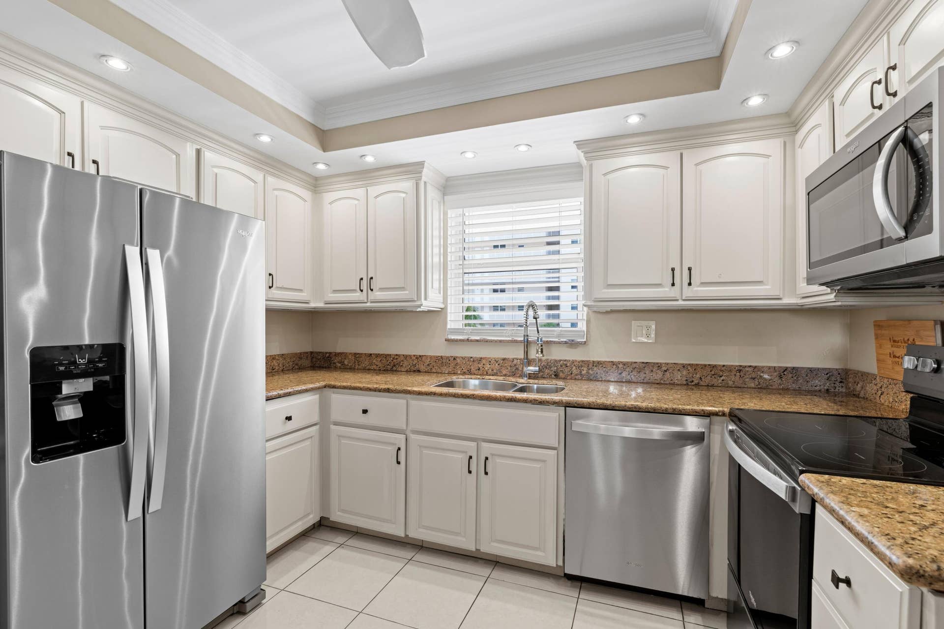 1050 Hillsboro Mile, #403w, Hillsboro Beach, FL 33062 Kitchen