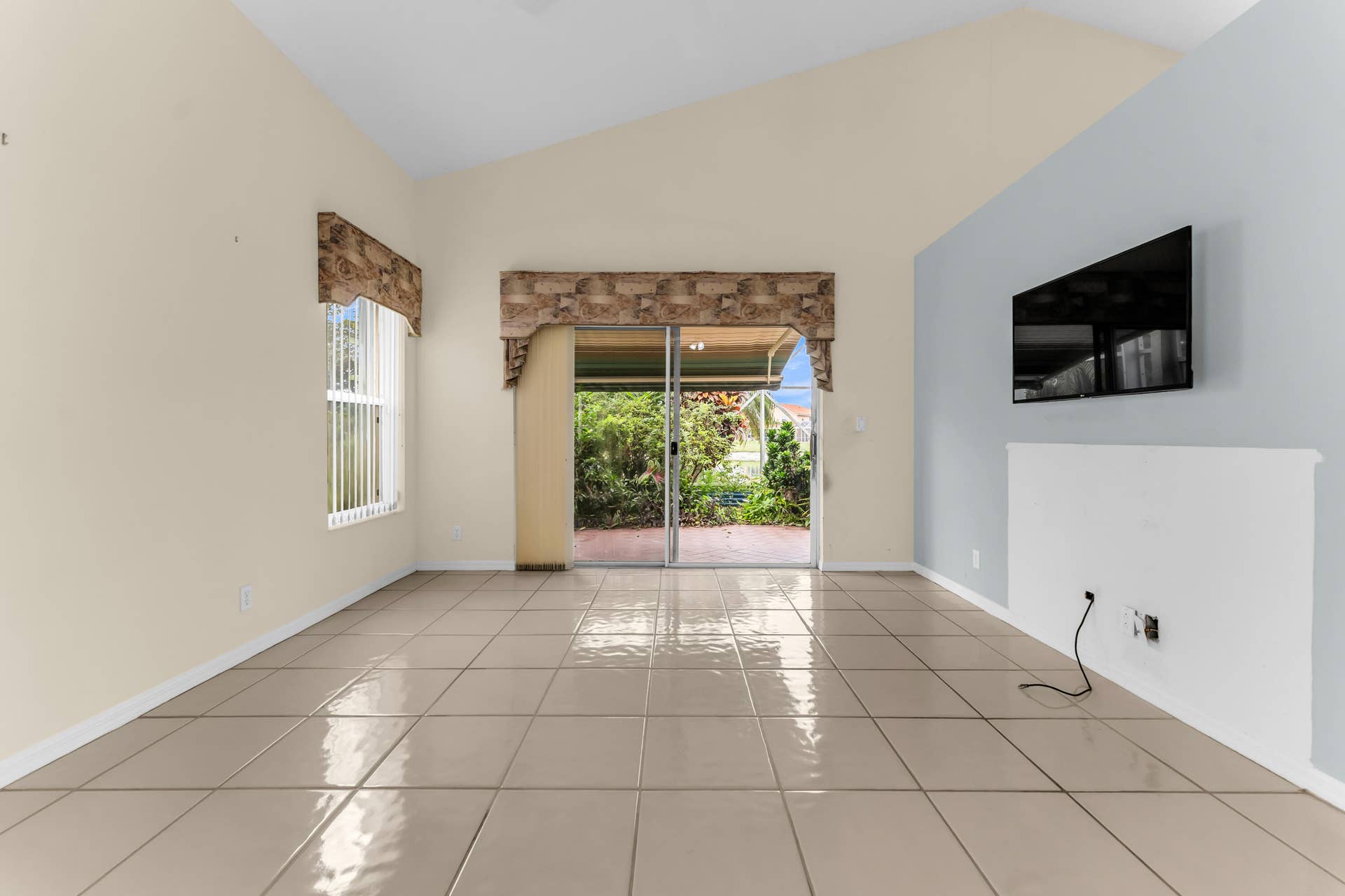 12910 Clifton, Boca Raton, FL 33428 Living Room