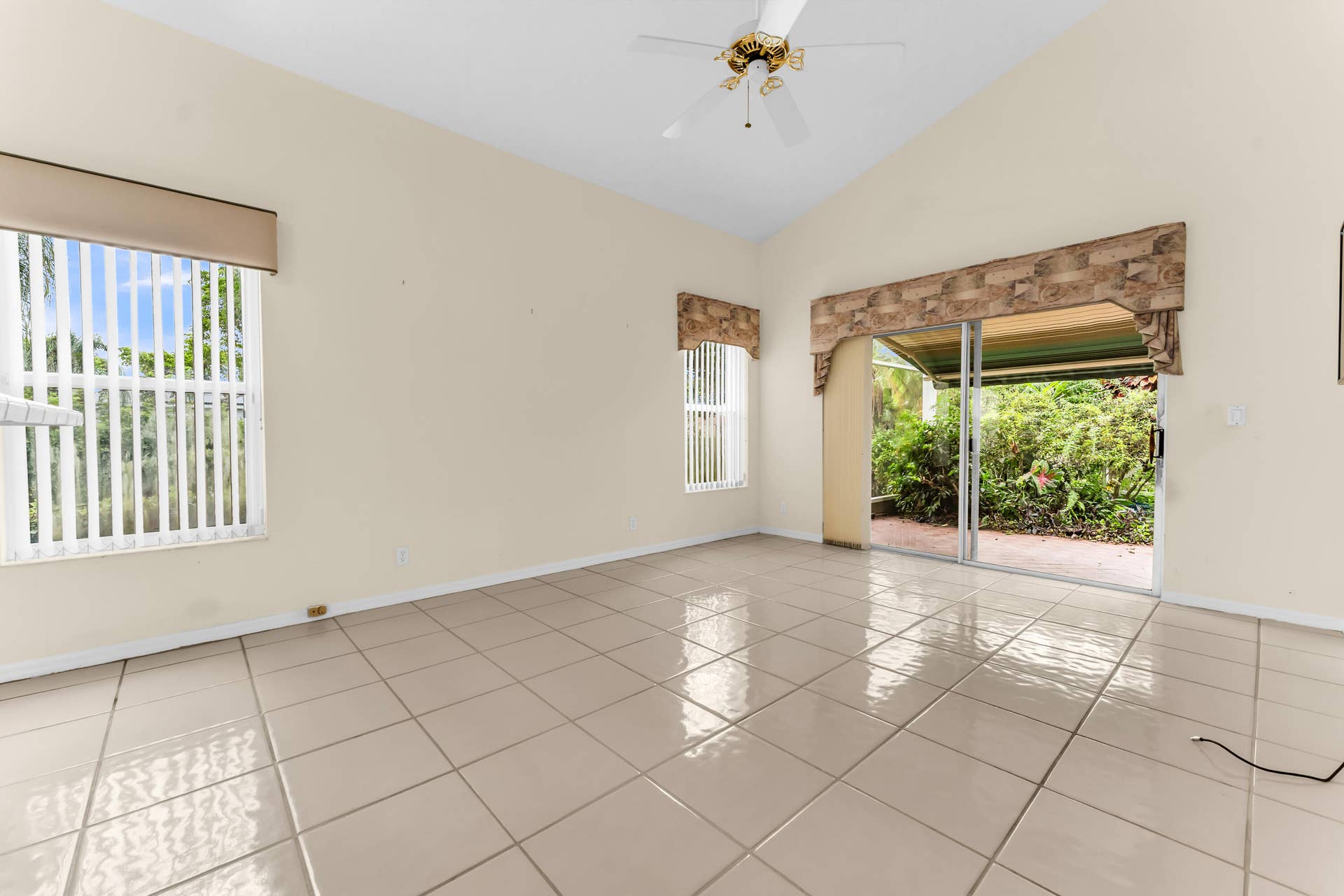 12910 Clifton, Boca Raton, FL 33428 Living Room