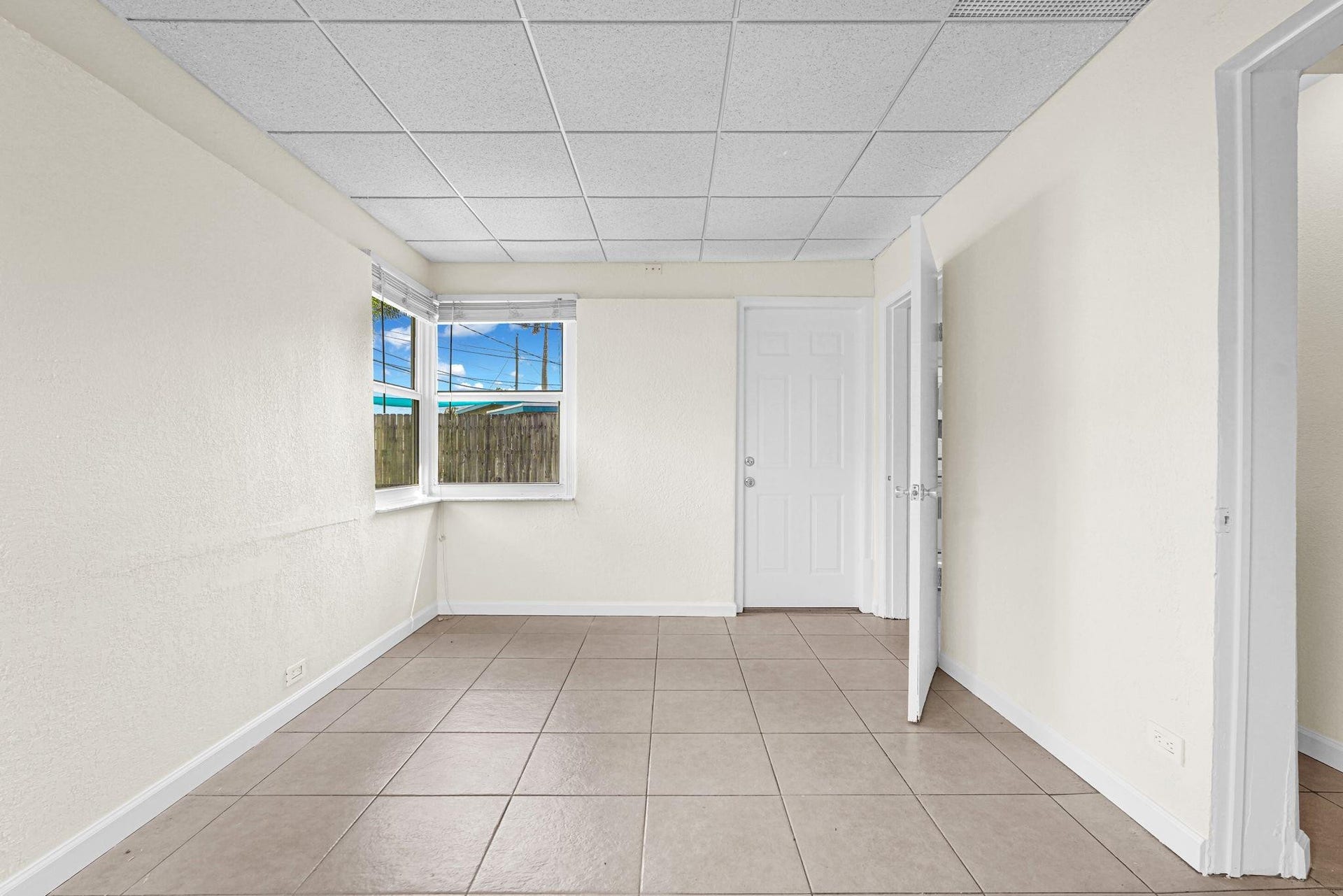 261 NE 45th Street, Oakland Park, FL 33334 Photo 36