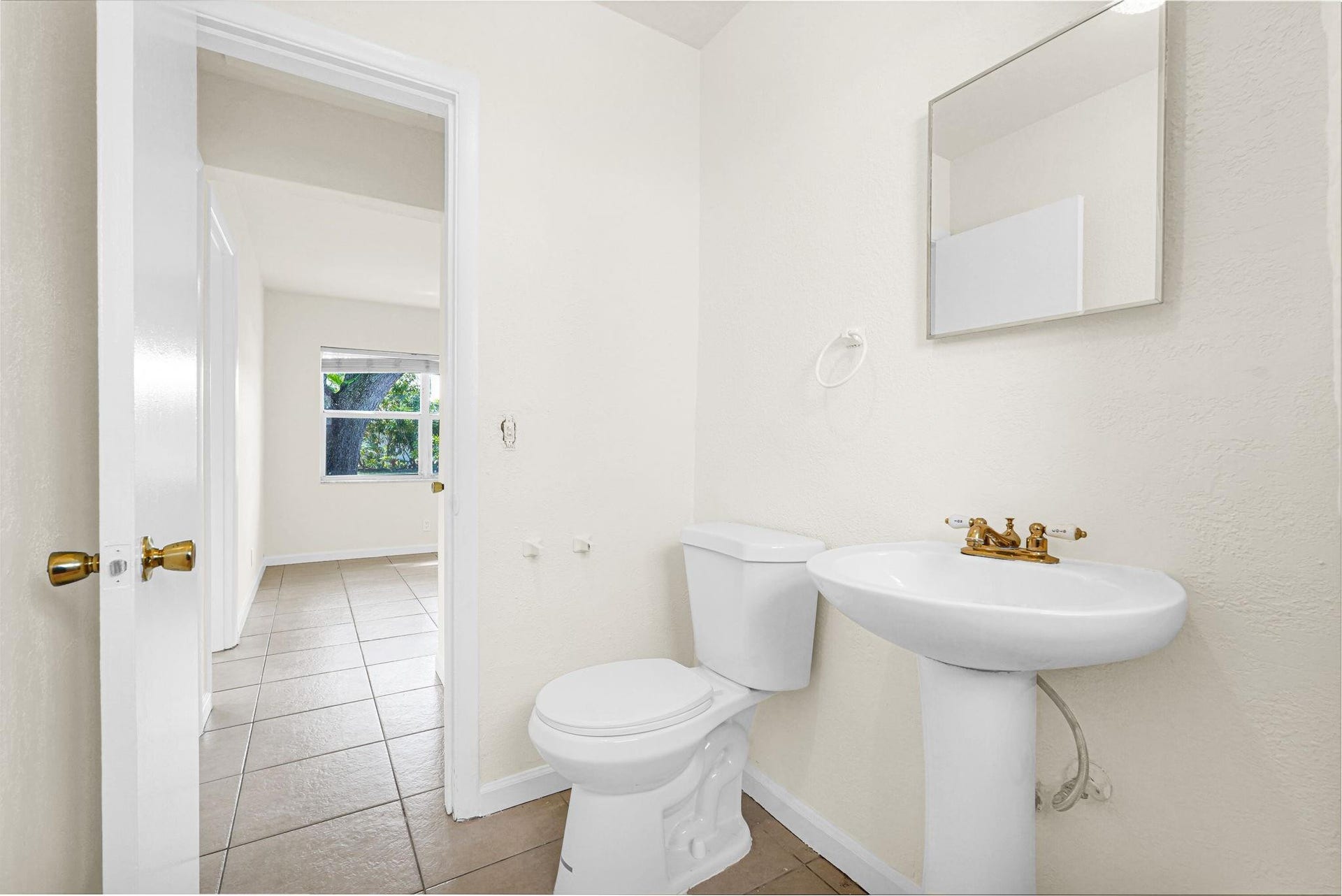 261 NE 45th Street, Oakland Park, FL 33334 Photo 56
