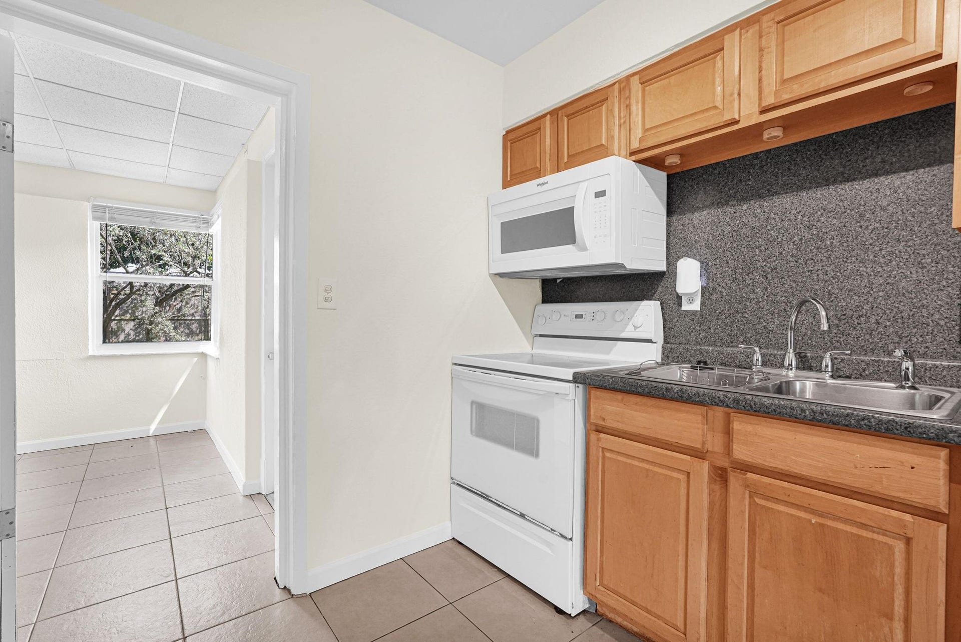 261 NE 45th Street, Oakland Park, FL 33334 Photo 69