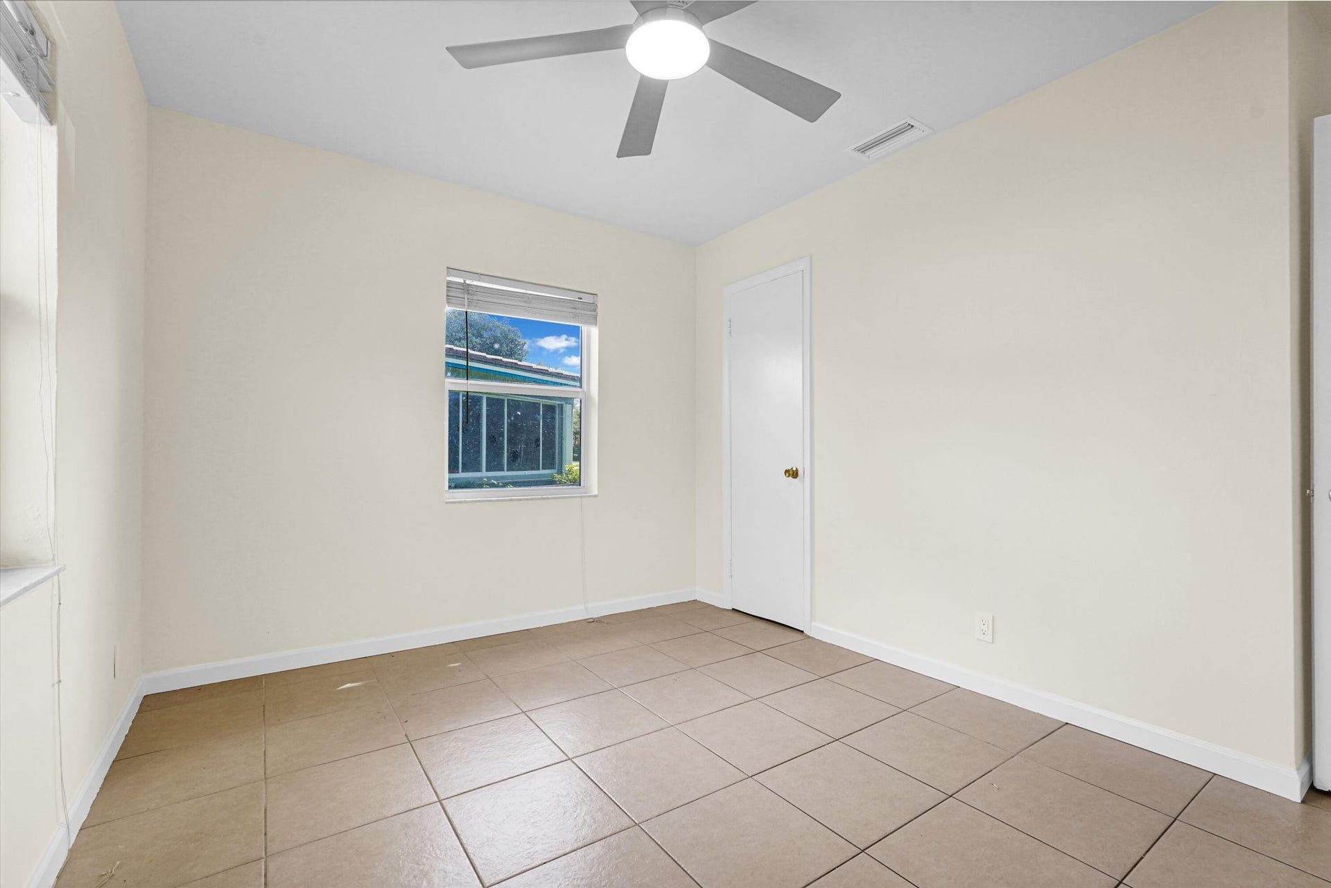 261 NE 45th Street, Oakland Park, FL 33334 Photo 51
