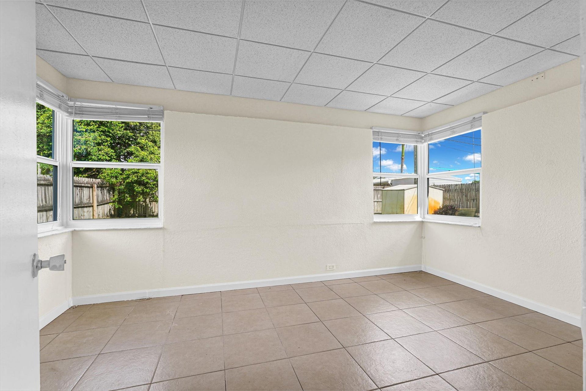 261 NE 45th Street, Oakland Park, FL 33334 Photo 40