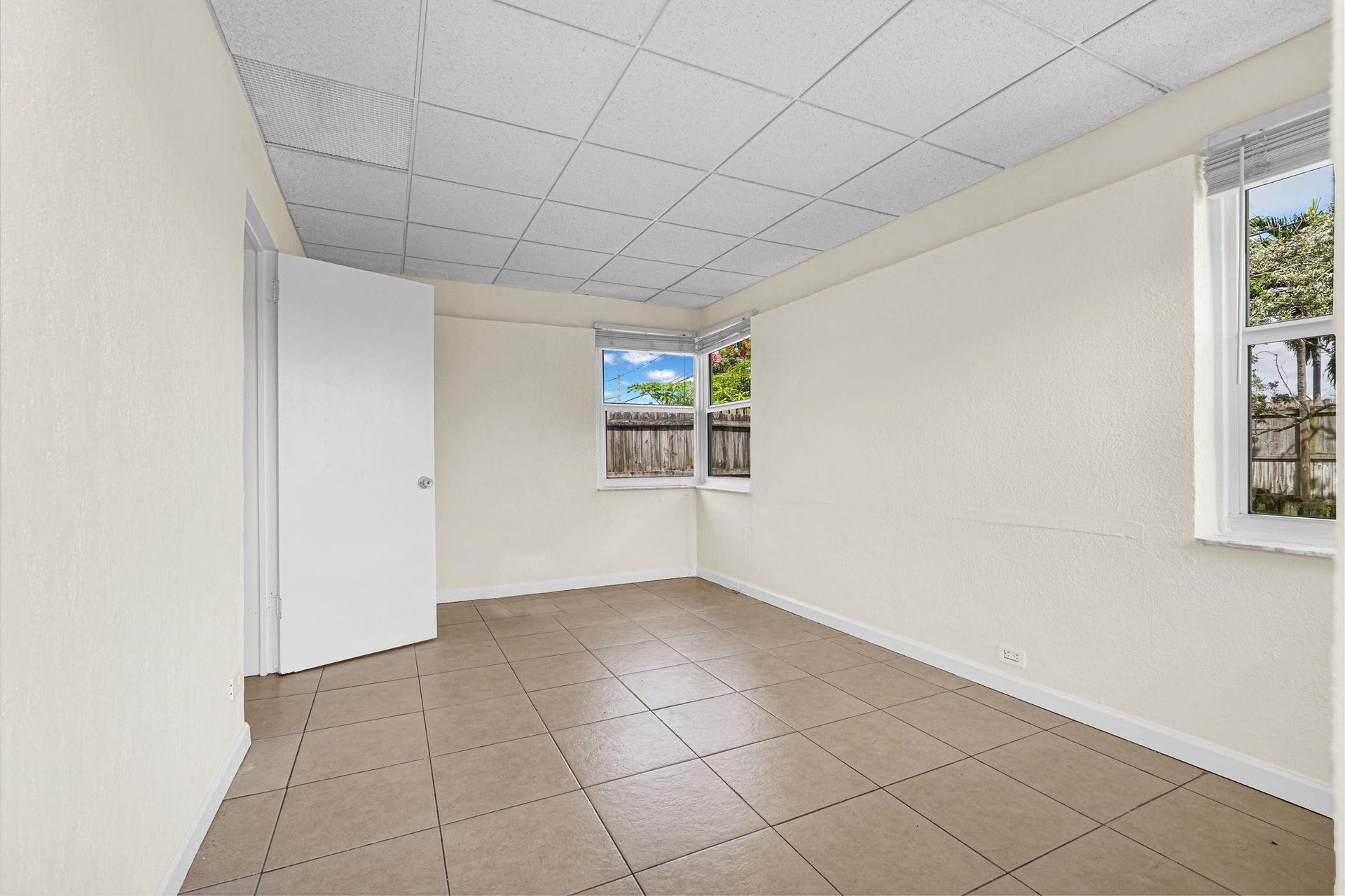 261 NE 45th Street, Oakland Park, FL 33334 Photo 44