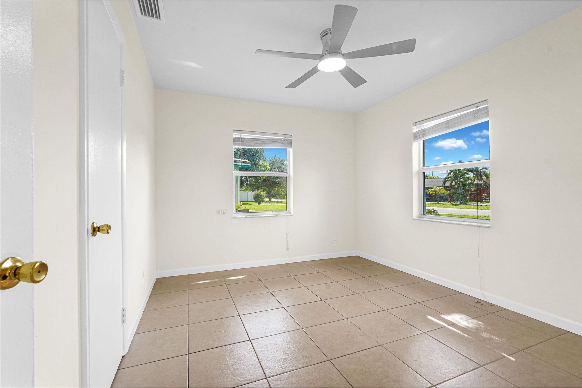 261 NE 45th Street, Oakland Park, FL 33334 Photo 46