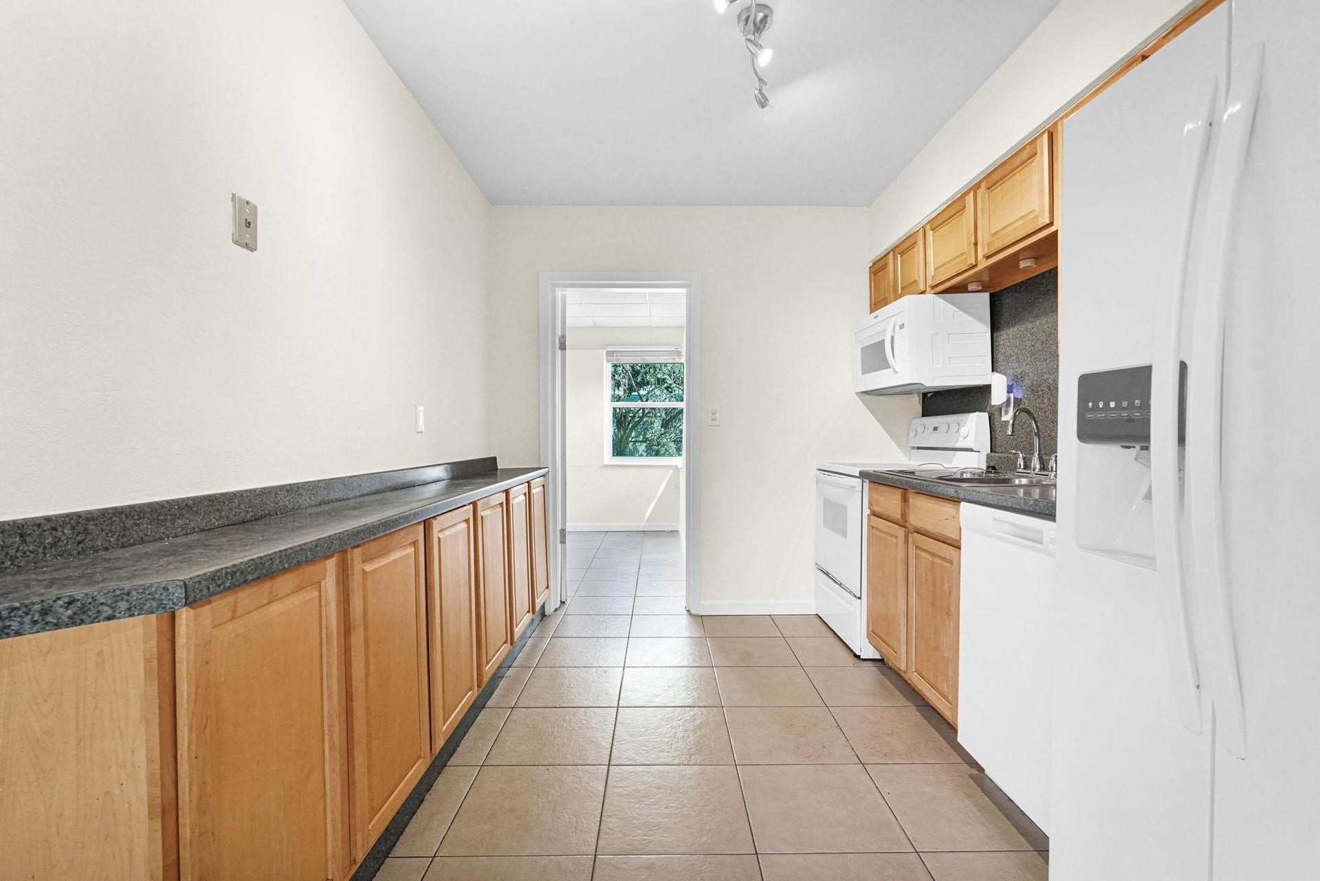 261 NE 45th Street, Oakland Park, FL 33334 Photo 68