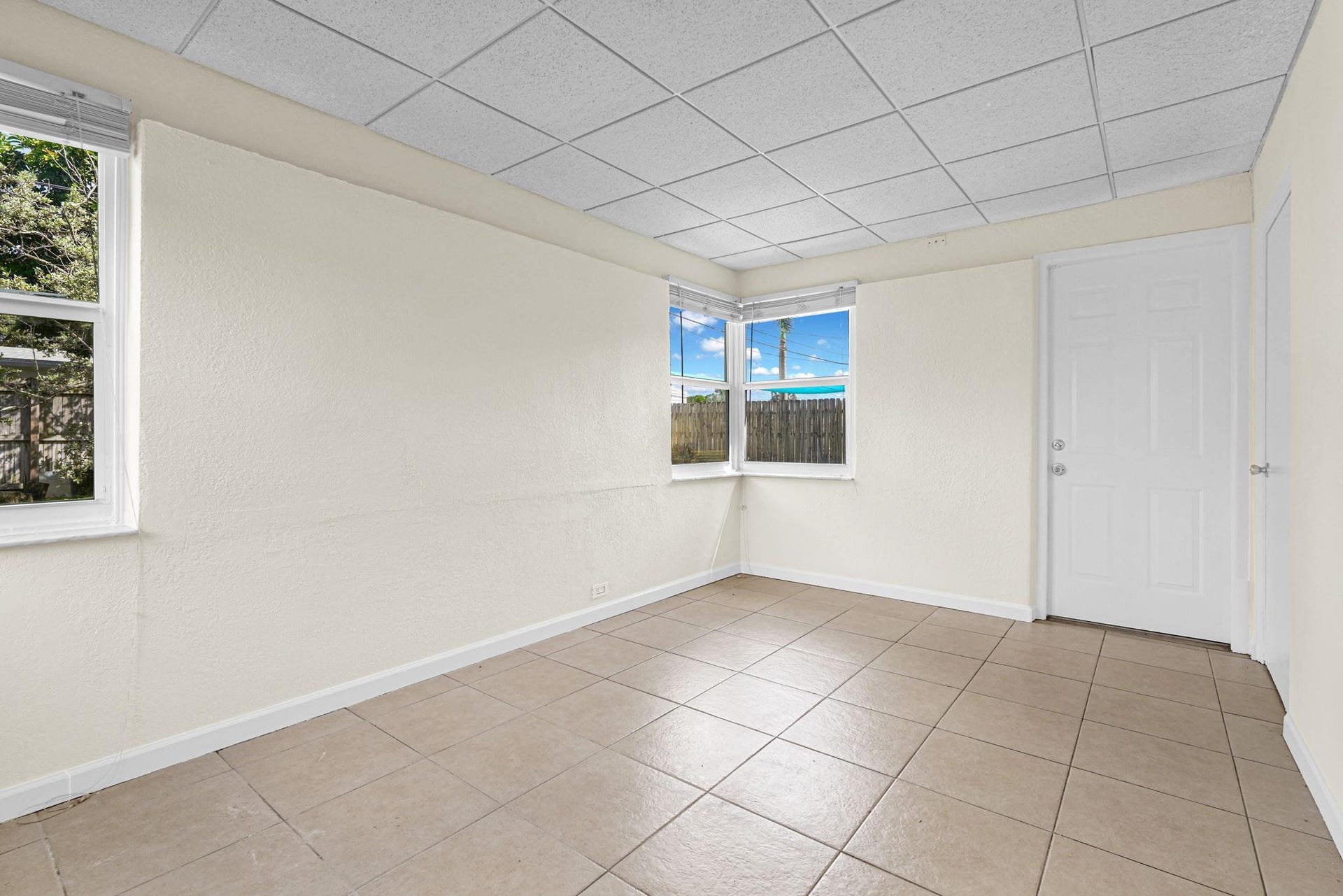 261 NE 45th Street, Oakland Park, FL 33334 Photo 37