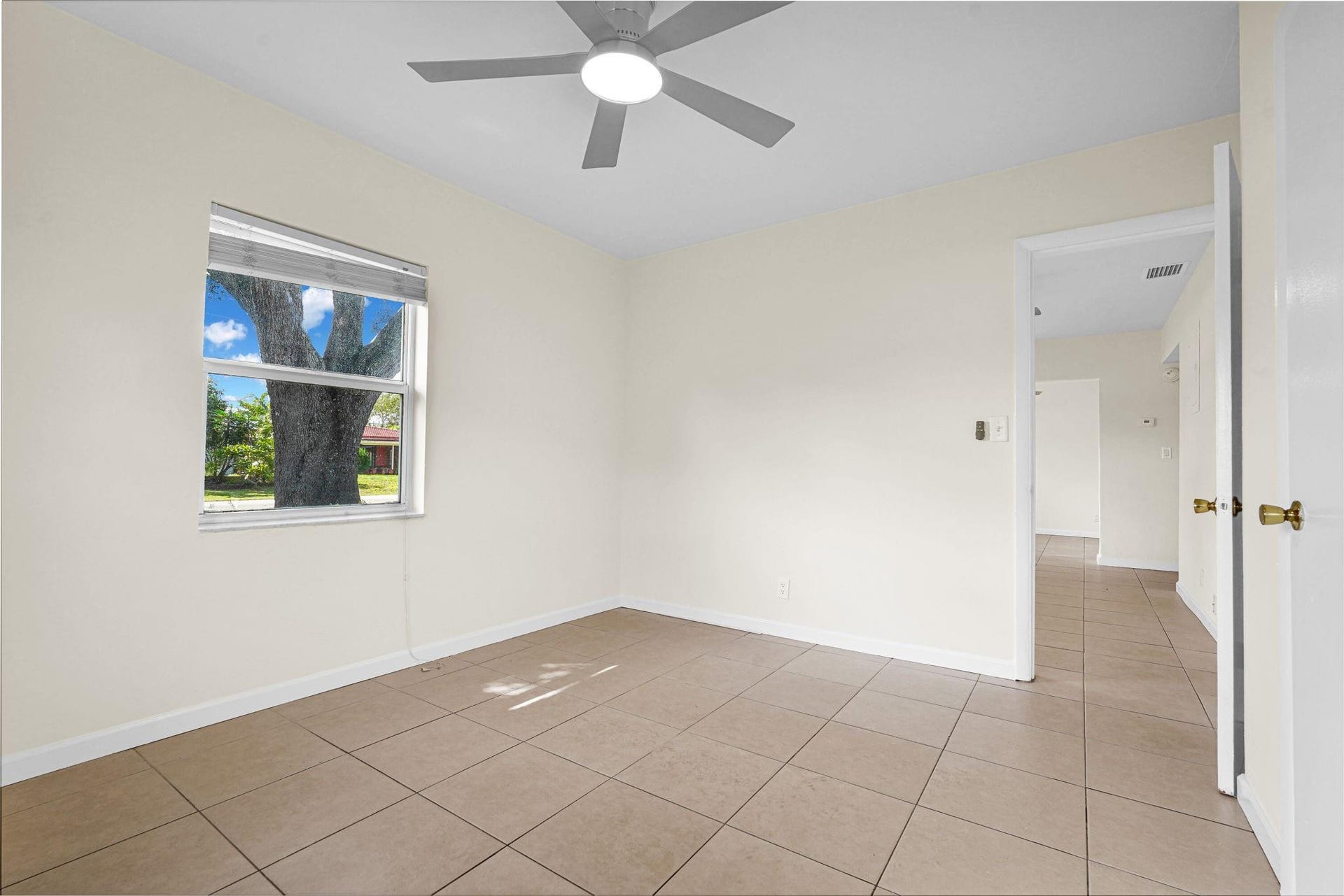 261 NE 45th Street, Oakland Park, FL 33334 Photo 49
