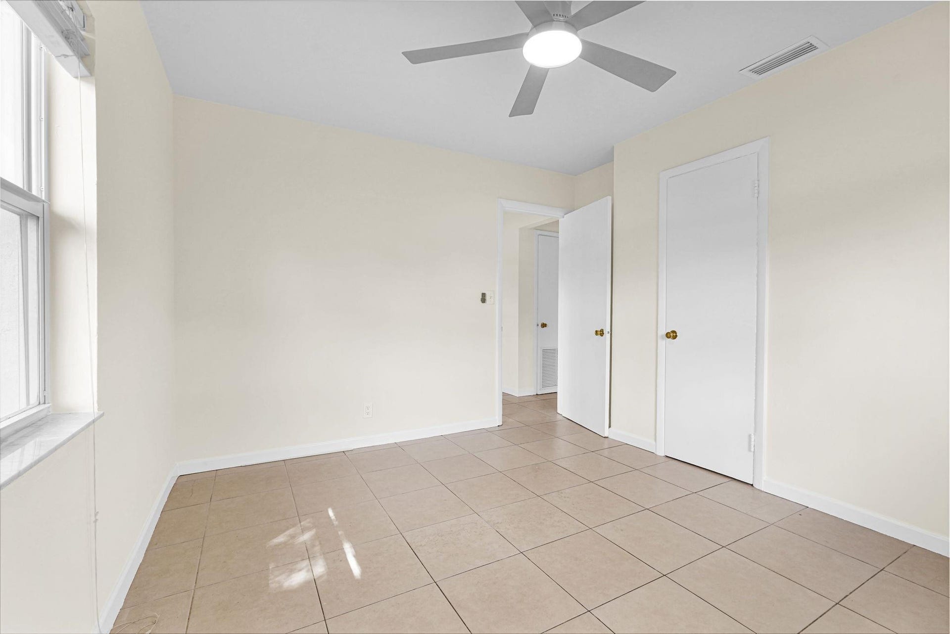 261 NE 45th Street, Oakland Park, FL 33334 Photo 48