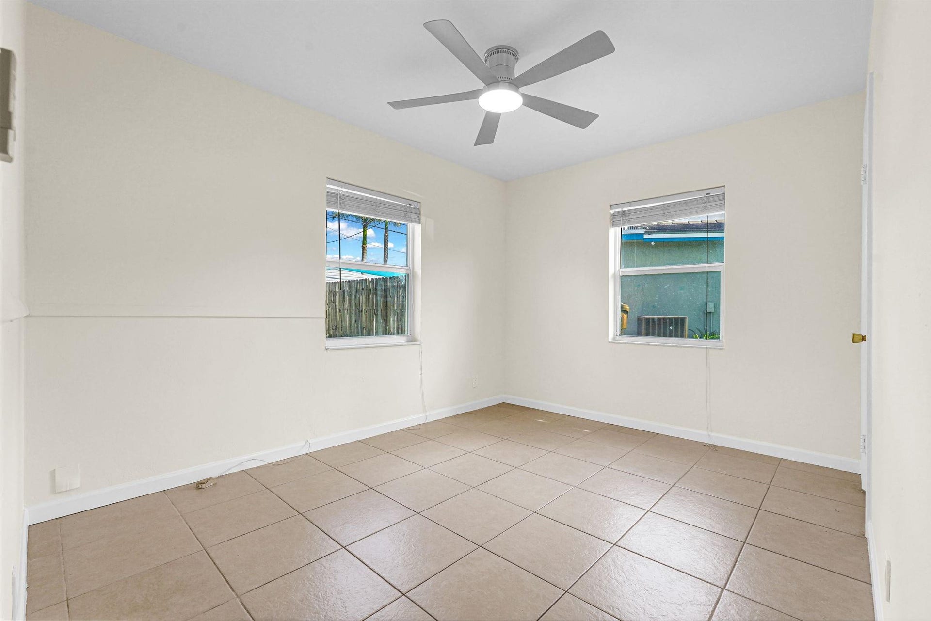 261 NE 45th Street, Oakland Park, FL 33334 Photo 50
