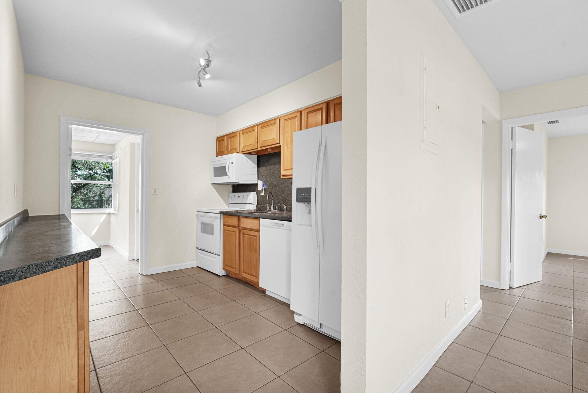 261 NE 45th Street, Oakland Park, FL 33334 Photo 66