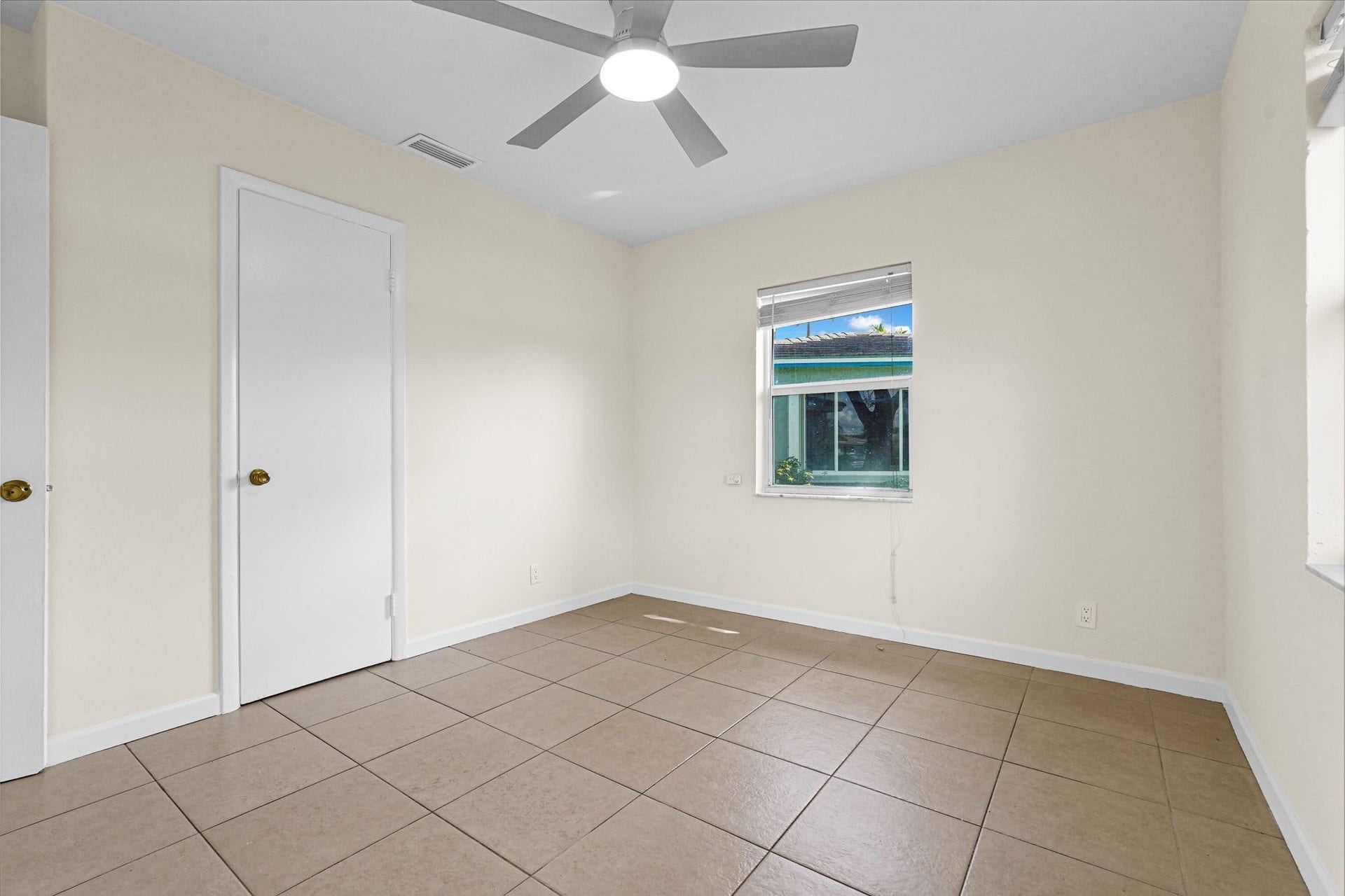 261 NE 45th Street, Oakland Park, FL 33334 Photo 47