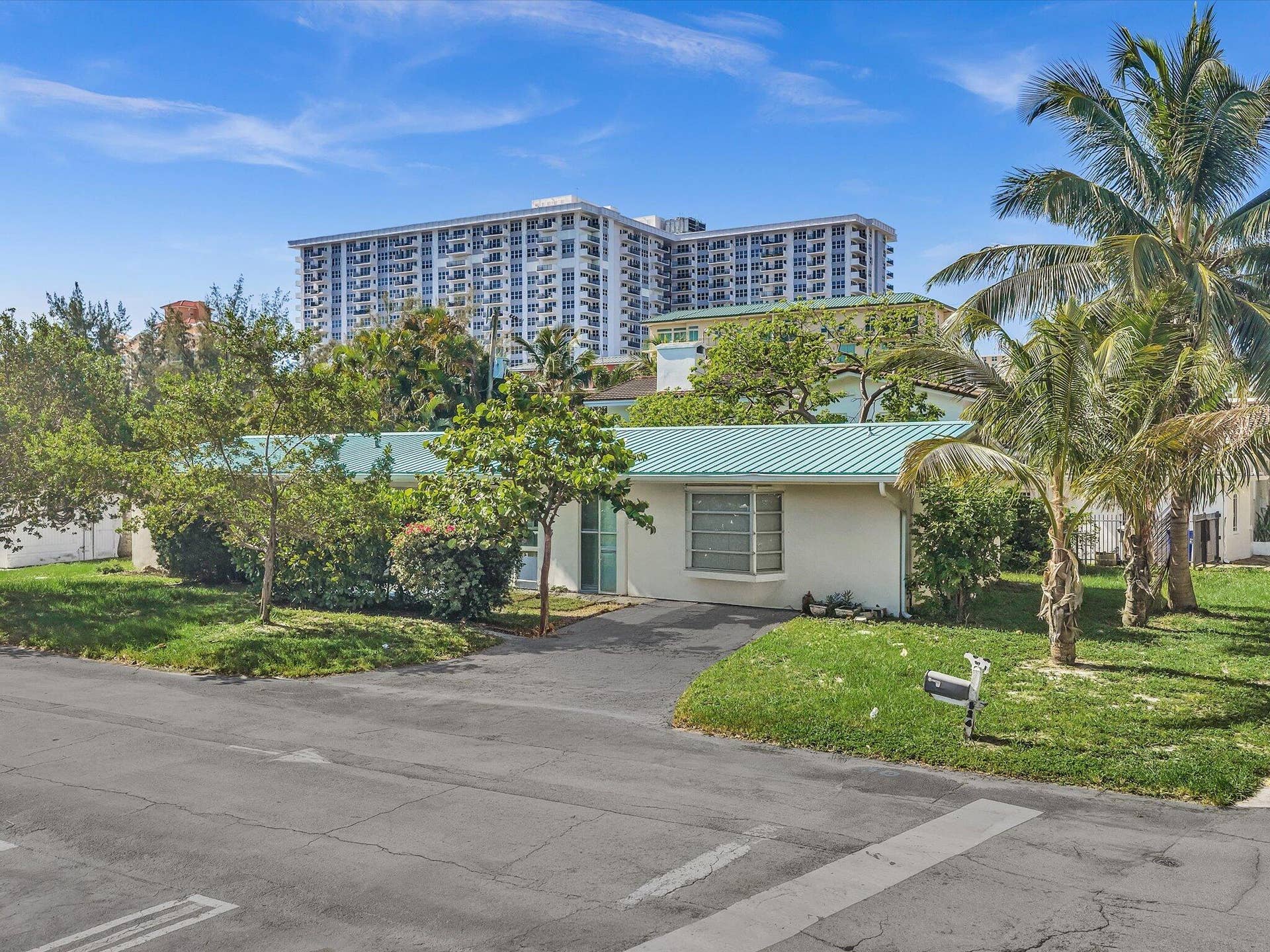 524 N Riverside Drive, Pompano Beach, FL 33062 Front