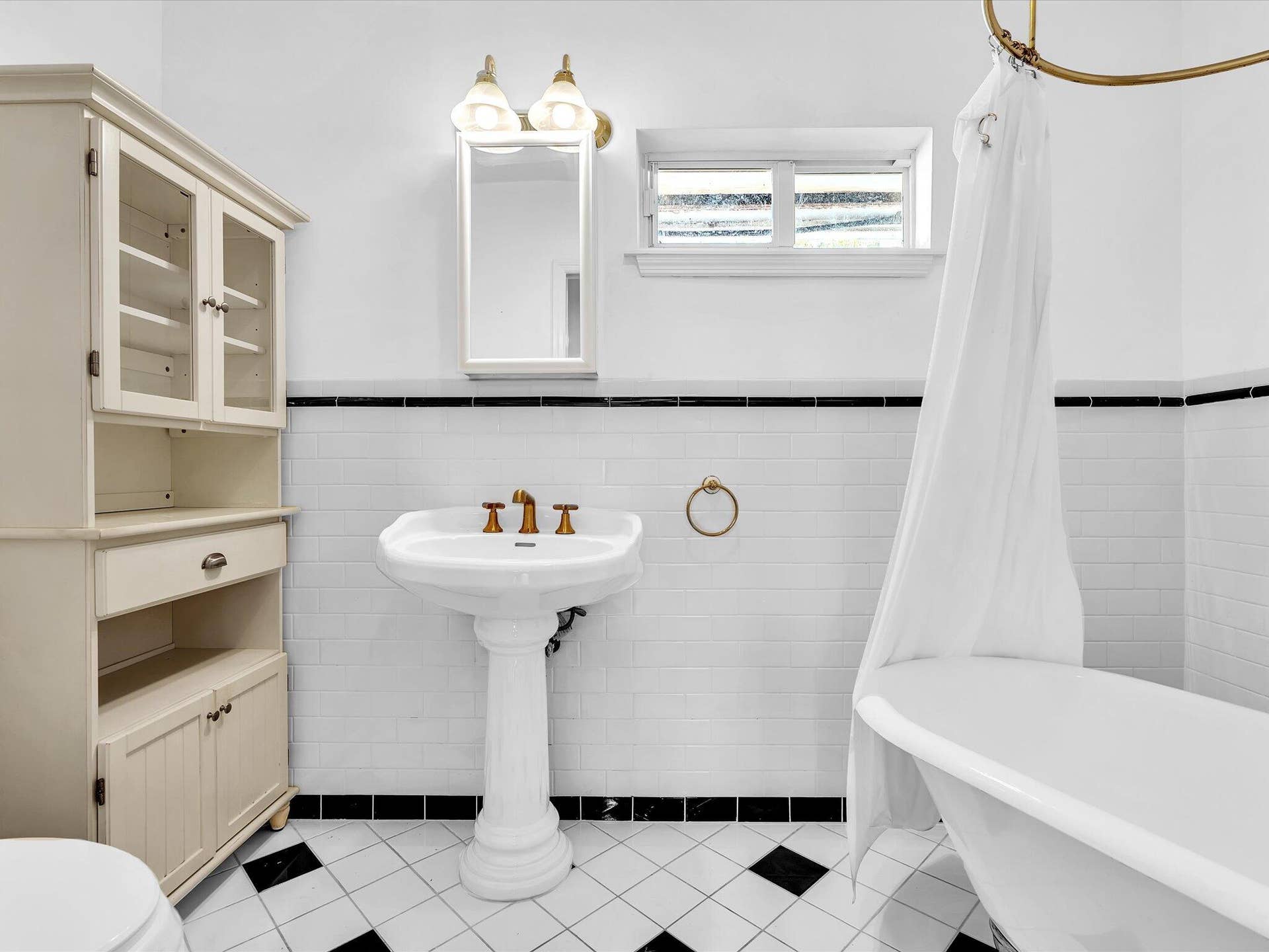518 N Riverside Drive, Pompano Beach, FL 33062 Bath