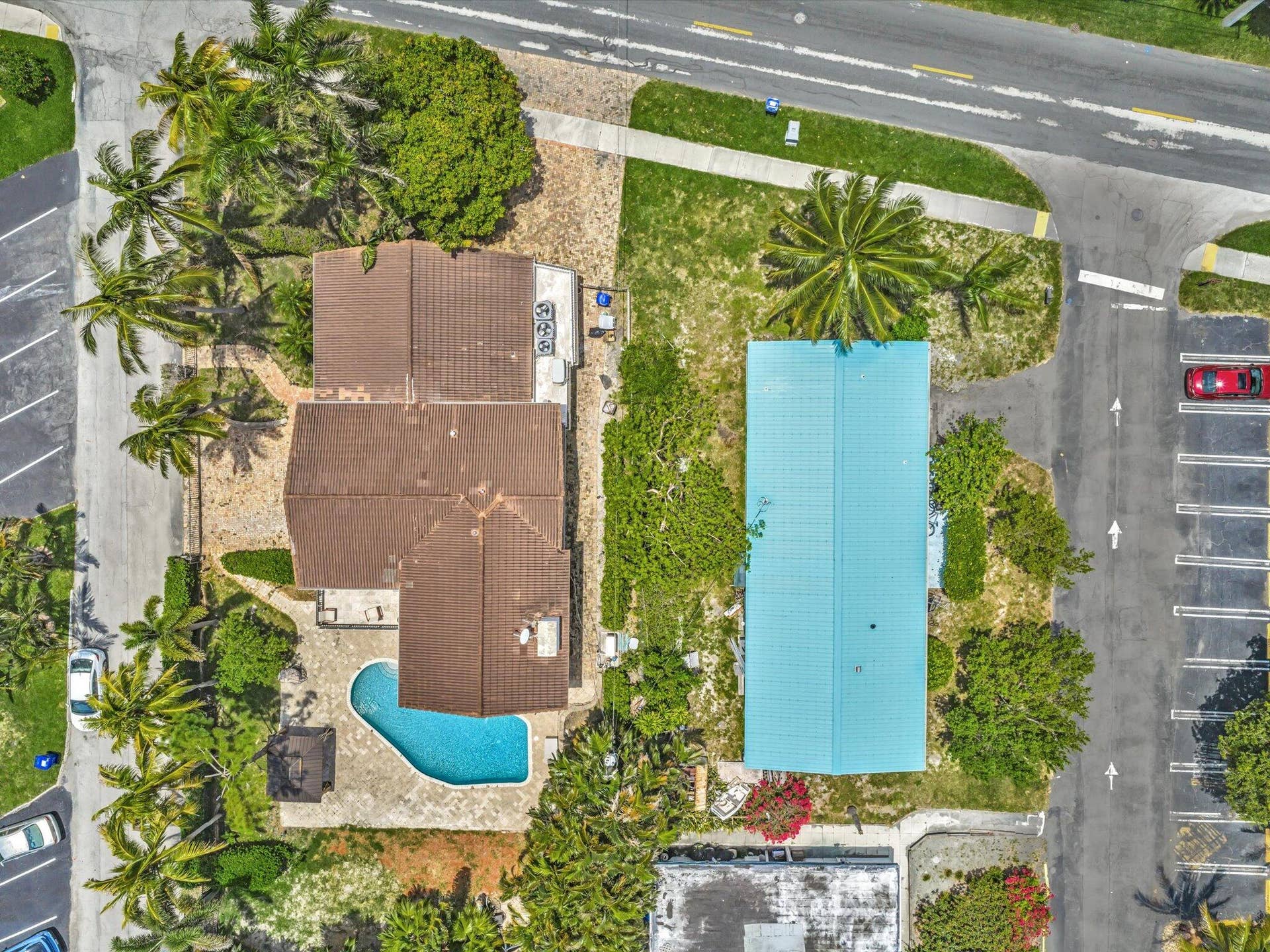 518 N Riverside Drive, Pompano Beach, FL 33062 Overhead property view featuring two structures, a freeform swimming pool, and mature palm trees