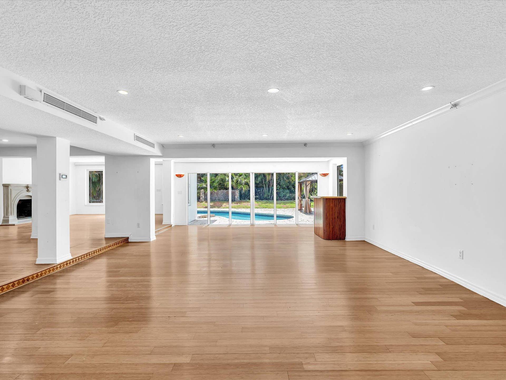 518 N Riverside Drive, Pompano Beach, FL 33062 Living Room