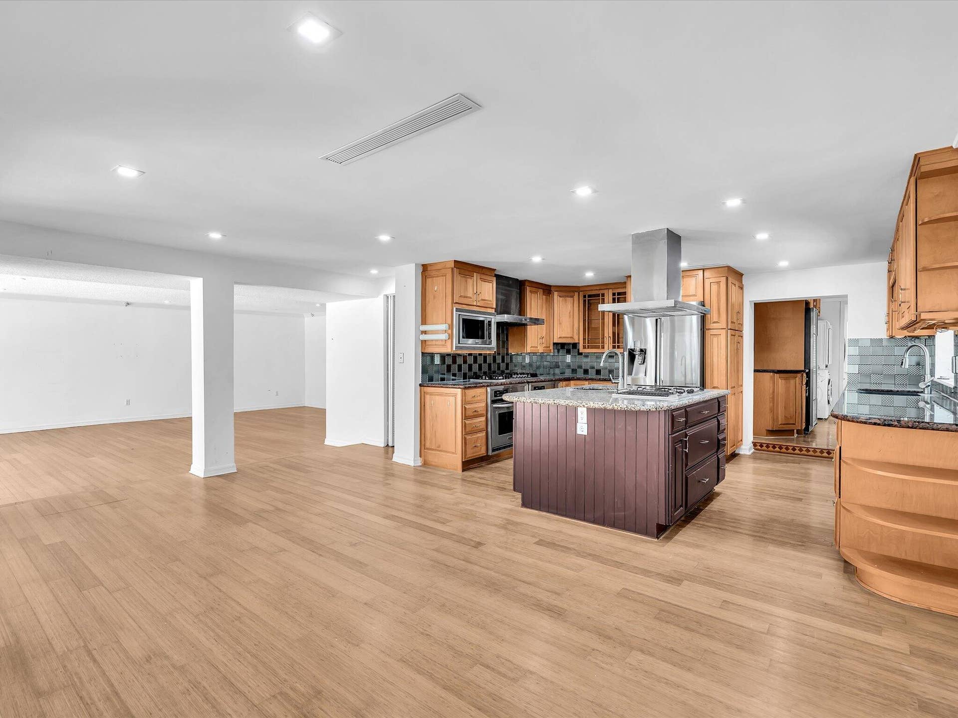 518 N Riverside Drive, Pompano Beach, FL 33062 Kitchen