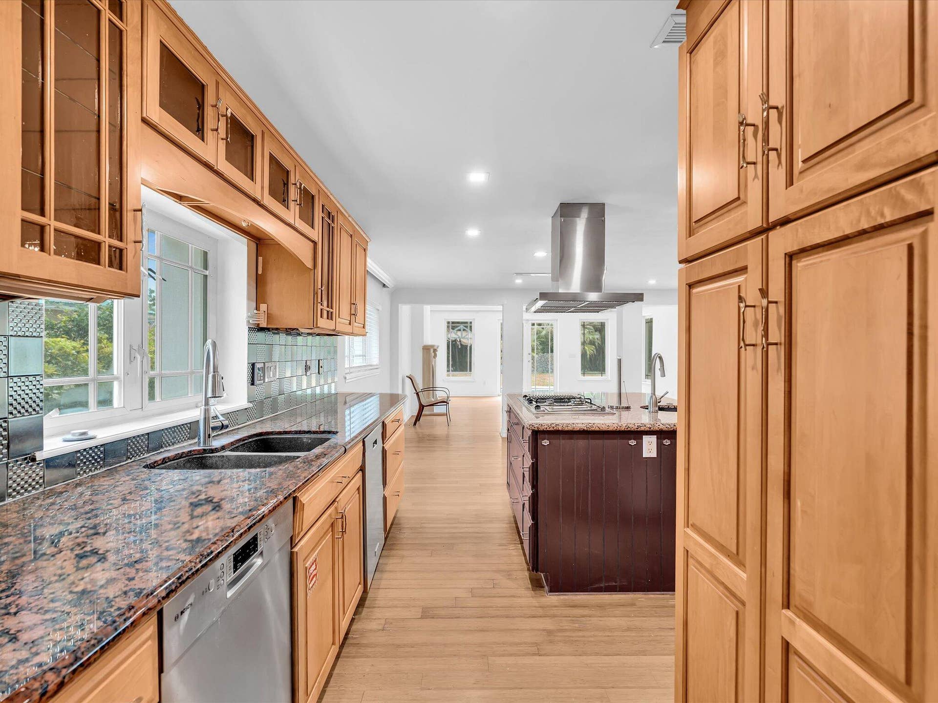 518 N Riverside Drive, Pompano Beach, FL 33062 Kitchen