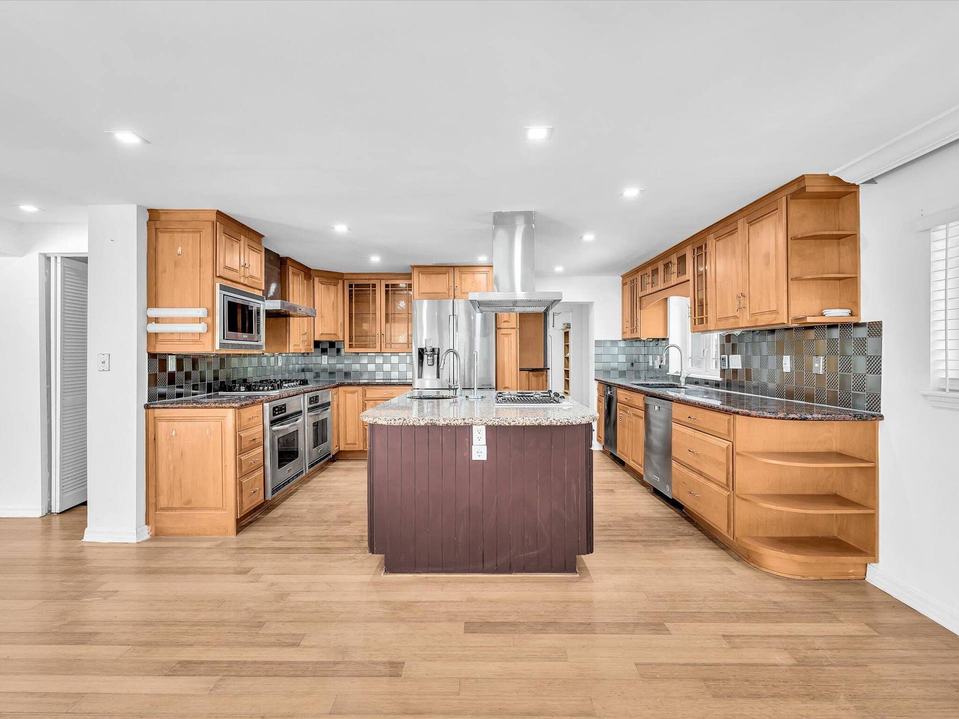 518 N Riverside Drive, Pompano Beach, FL 33062 Kitchen