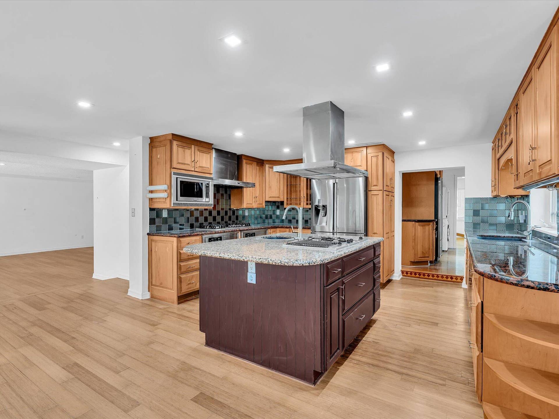 518 N Riverside Drive, Pompano Beach, FL 33062 Kitchen