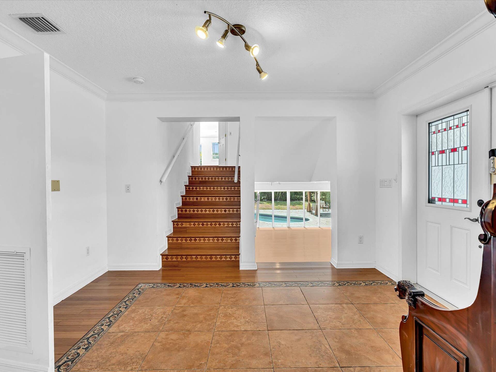 518 N Riverside Drive, Pompano Beach, FL 33062 Foyer