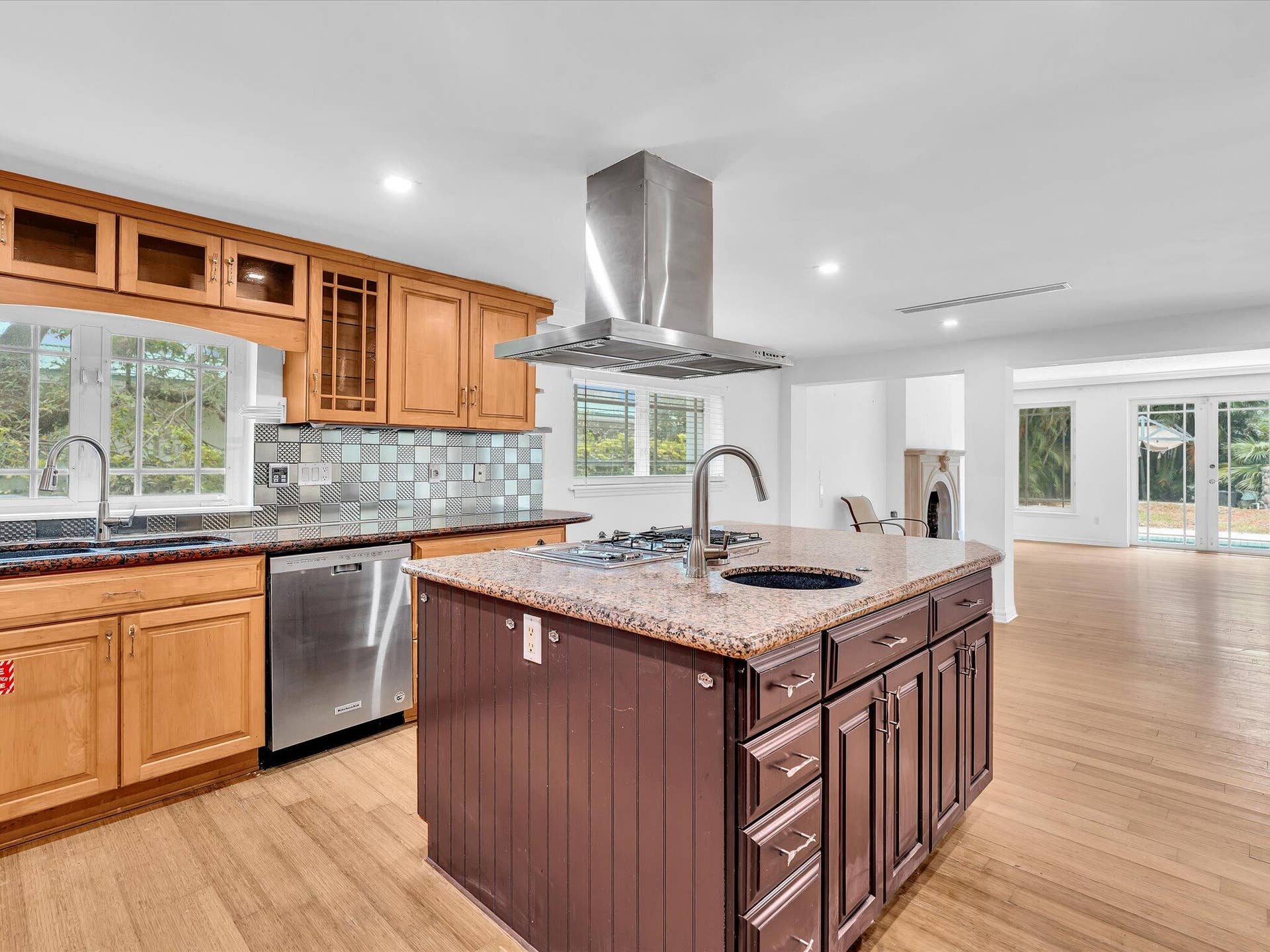 518 N Riverside Drive, Pompano Beach, FL 33062 Kitchen