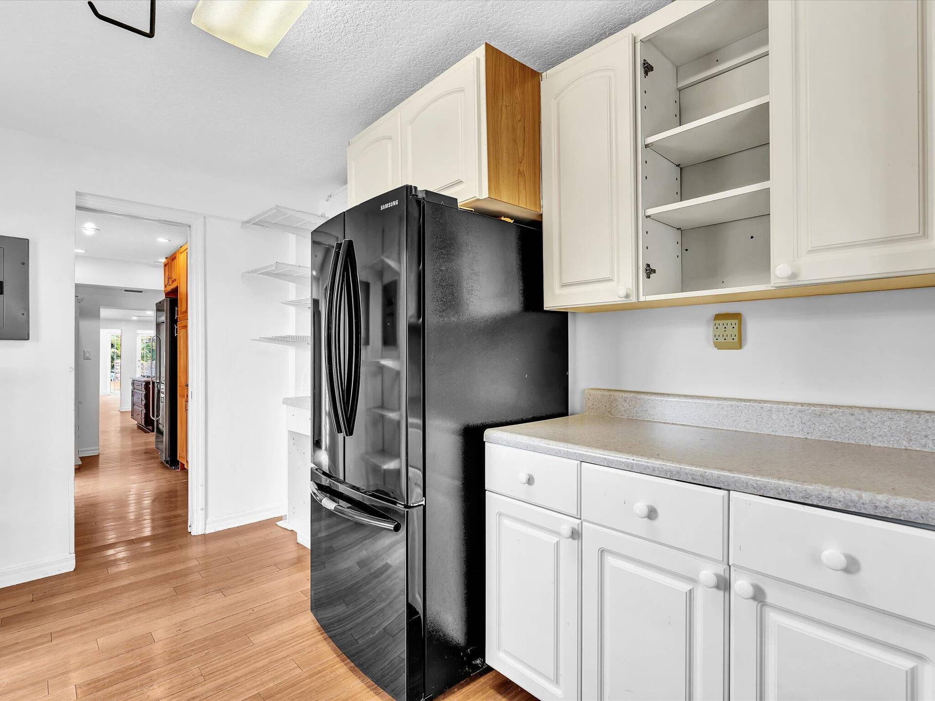 518 N Riverside Drive, Pompano Beach, FL 33062 Butlers Pantry