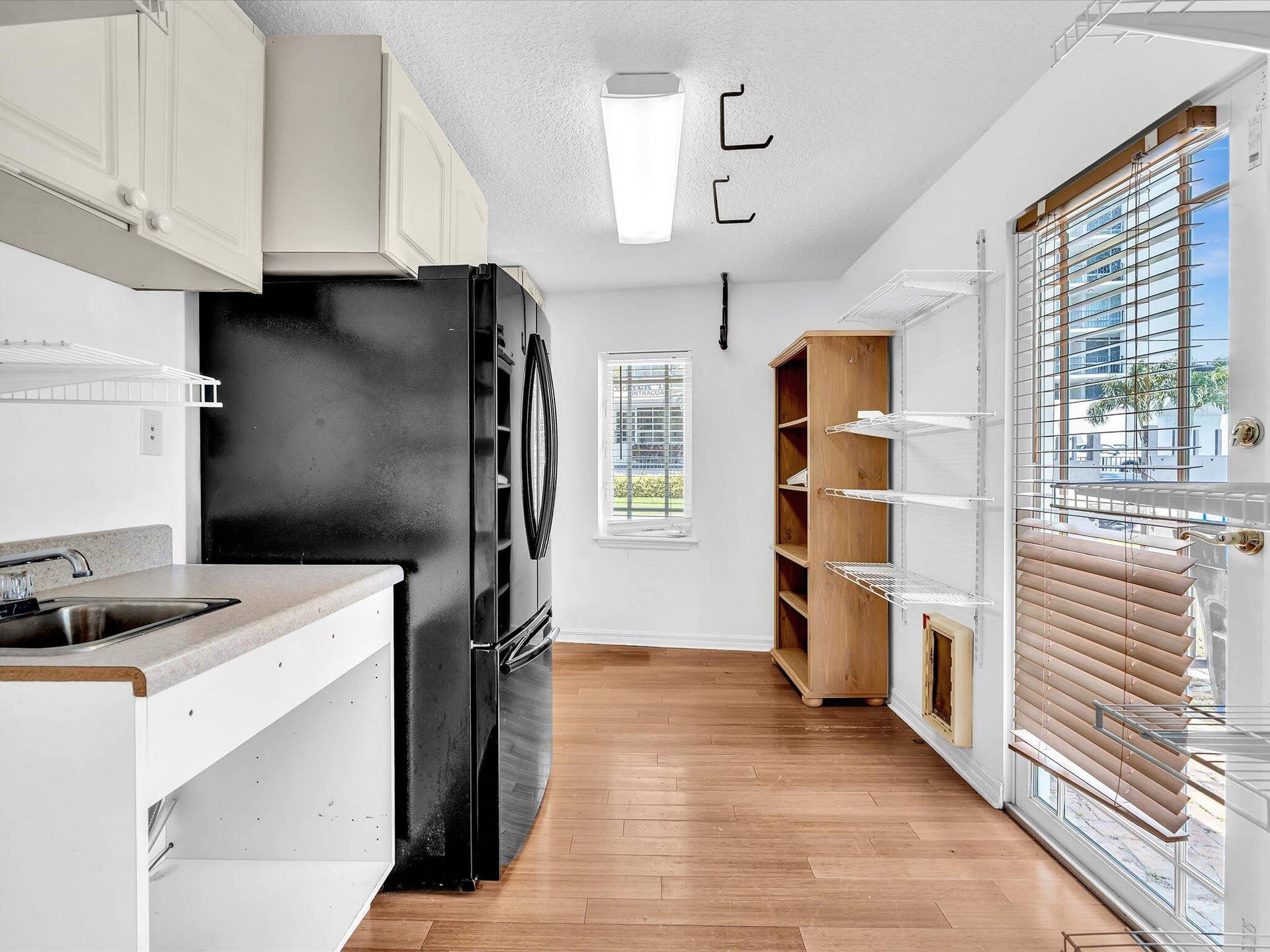 518 N Riverside Drive, Pompano Beach, FL 33062 Butlers Pantry