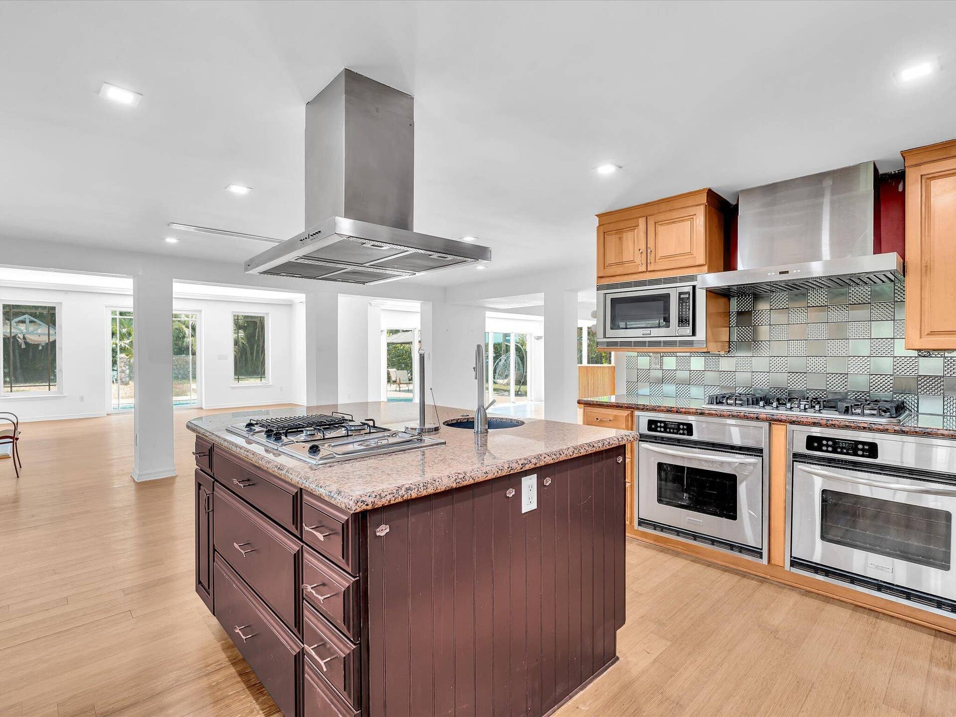 518 N Riverside Drive, Pompano Beach, FL 33062 Kitchen