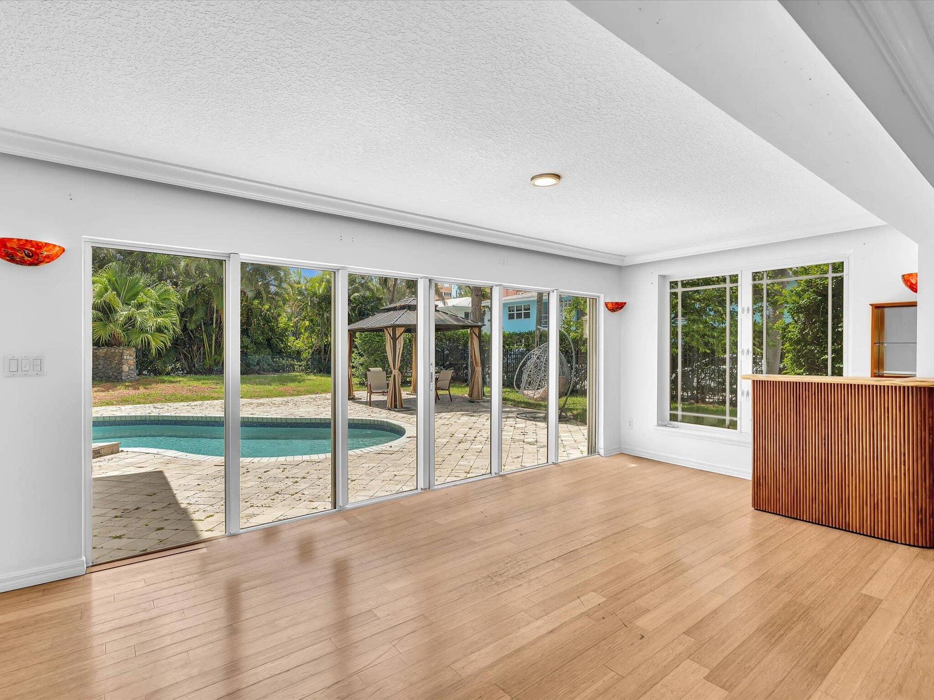 518 N Riverside Drive, Pompano Beach, FL 33062 Living Room